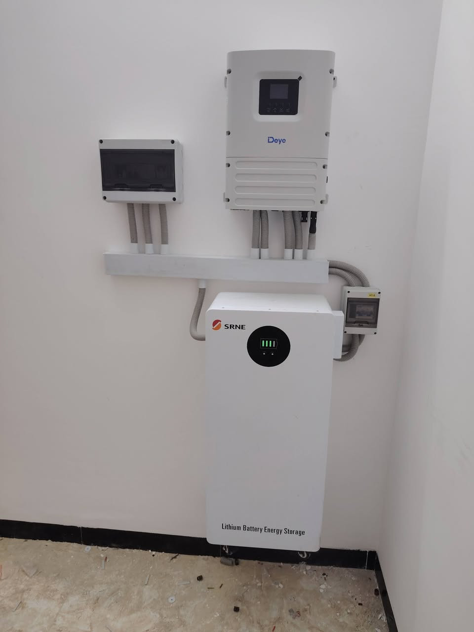 بســـم اللــه 
 وعلى بركة الله 

حسب طلب الزبون
  تم تنصيب منظومة 15 امبير على مدار 24 متناوبه مع الوطنيه وداعآ للانقطاع الكهرباء وداعآ للمولدات 

لآحد الزبائن 

الشيخ علي العيساوي 

في الفلوجه

المنضومه مكونه من الالواح لونجي جيل7 احدث اصدار حجم615ضمان 12 سنه 
والبطاريه SRNE فوسفات الحديد اليثيوم 14K ضمان 5 سنوات
جهاز Deye  حجم الانفيرتر 6K ضمان 2 سنوات 
فولتيه ثابته والهيرتزيه ثابته

يوجد لدينا انفيرترات Deye ممتاز ضمان 2 سنوات ضمانات حقيقيه 

التنفيذ
 (شركة الحياة لحلول الطاقة الشمسية)

الشركه مستعده لتجهيز كافه البيوت والمرشات الزراعيه 
_______  _  _  _  _  _
العنوان: 
الفلوجة مقابل جامع الراوي

للاستفسار الاتصال عل الارقام التاليه. 

***********
***********
@متابعين  إشارة
