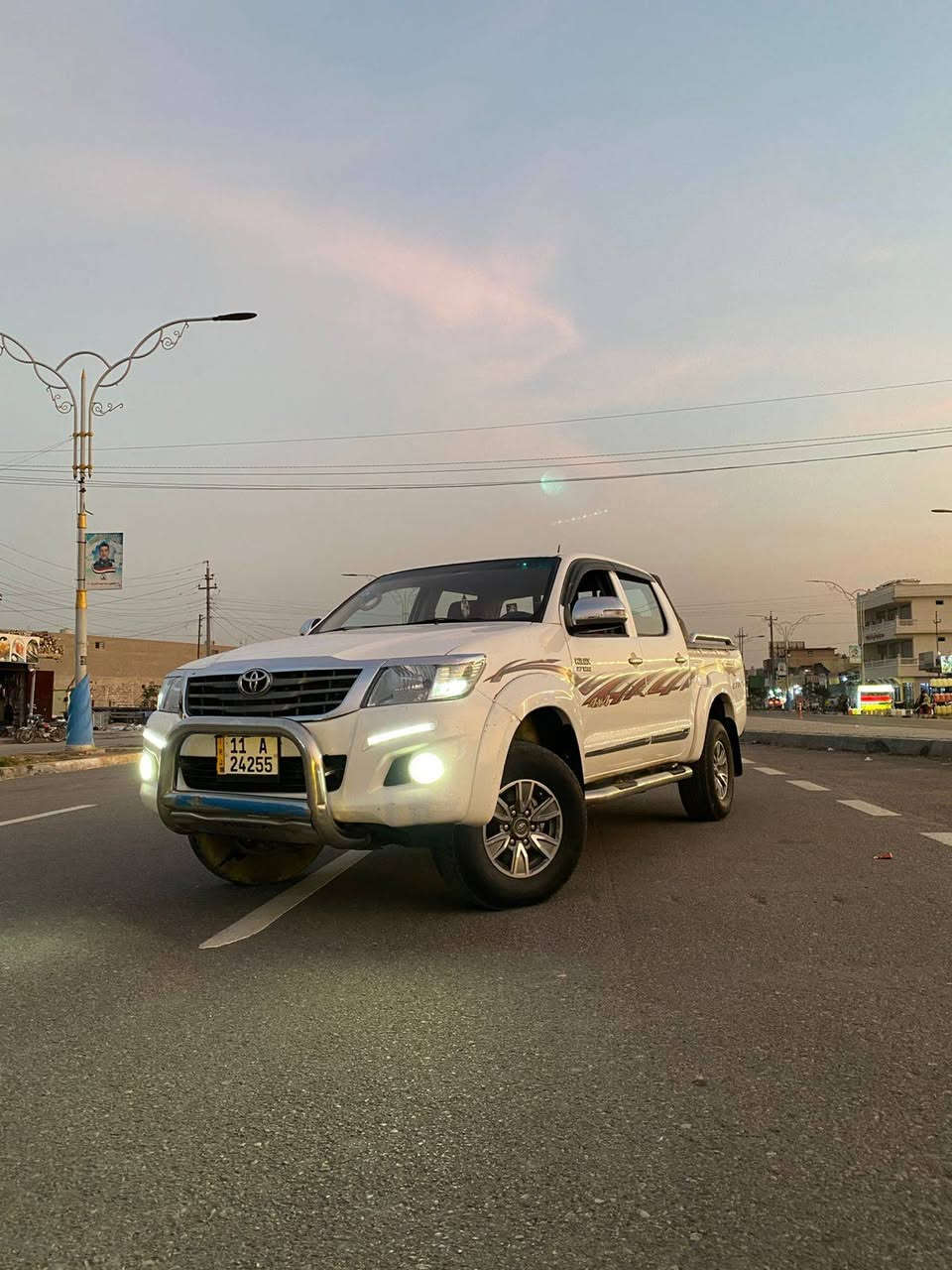 سلام عليكم
للبيع تويوتا هايلوكس 2013 فور ويل دبل اكسل كويتي مذهب فول مواصفات كير اتماتيك 
رقم بغداد الدولي شرط التحويل السياره بسمي ويل كروم 
شاصي 22
مواصفاتها 
يدات مذهبا وموصفات الكويتي معروفه 
تحكم استيرن جهتين 
شاشه أندرويد شادلها 
كامرى خلفيه 
ابلوتوث 
دوشمه جديده 
السياره كير محرك كفاله عامه جديده وما متعوبه على ايدنه
مكان السياره طوز خورماتو أو كركوك 
بيع أو مراوس حسب القناقه
سعرها 180وبيها مجال للطيبين
رقم الهاتف /***********
