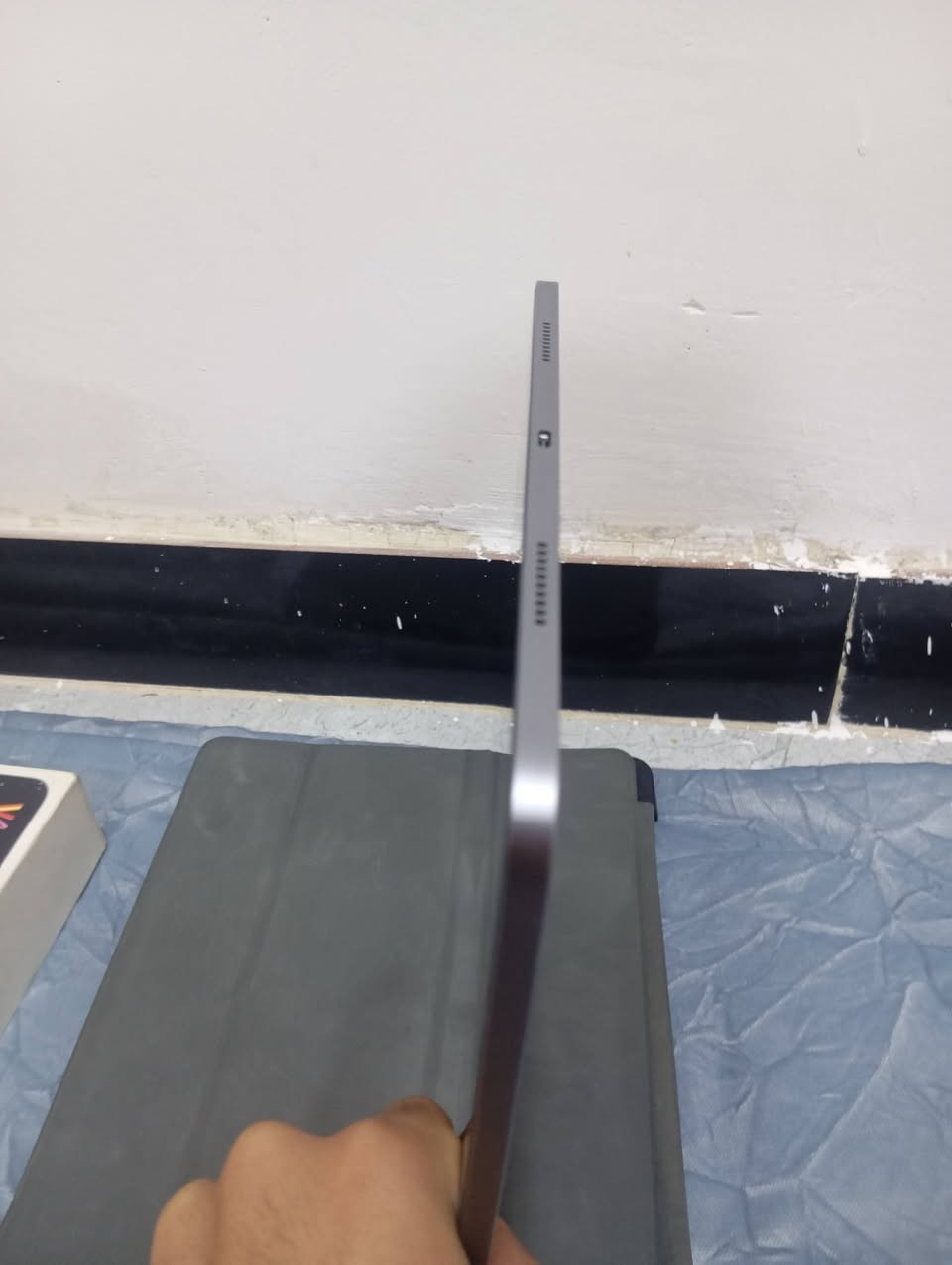 سلام عليكم
ايباد برو13انج ذاكرة 256معالج m2
بطاريه بلحاسبه 97مكفول كفاله عامه من الفتح الجهاز اخوالجديدكارتونه وشاحنه غراضه كلهه موجوده 
السعر825وبي مجال 
مكاني بغداد حي العاملالشراي اتصل 
الرقم ***********
رحمة الوالديكم الموشراي ليعلق والميعجبه اعبرالمنشورلتعبنب
