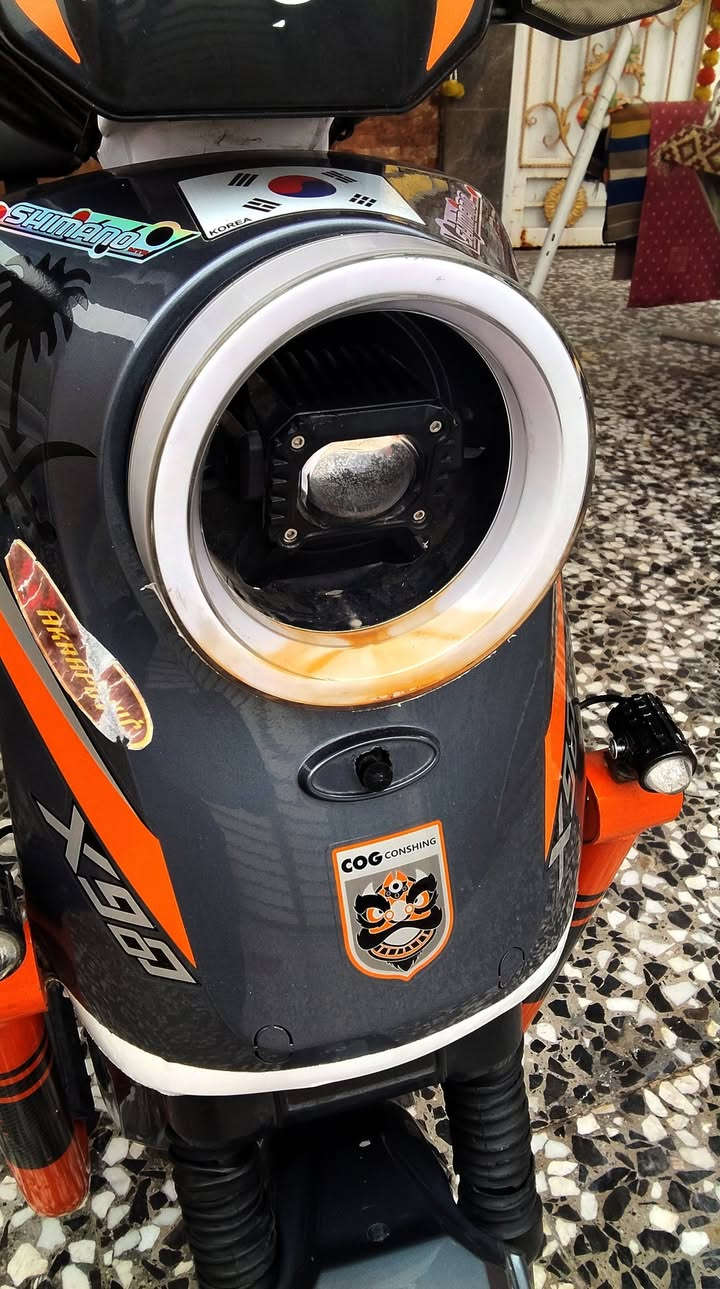 سلام عليكم  دراجه شحن نوع اكس تسعميه بطاريات 33امبير شغاله كلها ما عده  نشره العدسه الكدام   ***********
