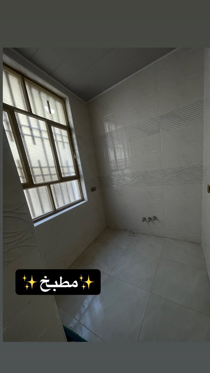 بيت للبيع  بناء حديث مستعجلين ع لبيع
تفاصيل ⬇️

المكان كربلاء حي العباس الفرع الثالث  قرب. المولده 

مساحه ٤١م

طابقين الطابق الاول يحتوي على مطبخ وصاله ومنور وحمام  

الطابق الثاني صاله وغرفتين وحمامات  مع سطح 

السعر ٧٤م 

وبيه مجال للستفسار اكثر اتصل على رقم ***********
