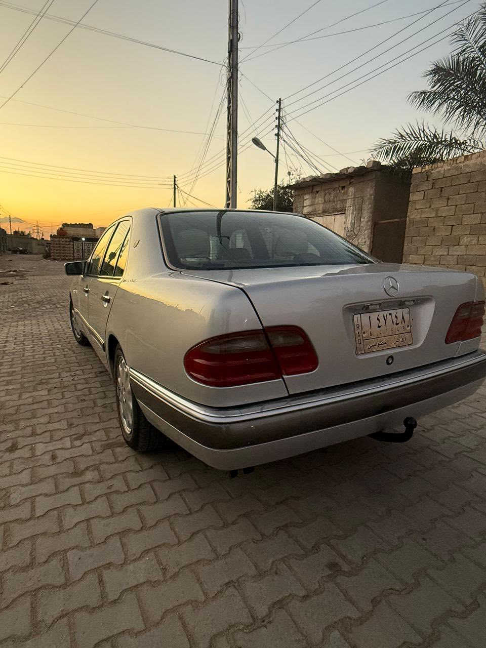 سلام عليكم مرسيدس ام عيون  سياره  صبغ عام  السياره نضيفه محرك جديد  كلشي شغال بيهه تبريد بس غاز للعلم ماكو ليك بس من بدلنه المحرك طار الغاز  رقم ذيقار السياره كلش حلوه السعر 80$ورقه وبيهه مجال  هذا رقمي ***********
