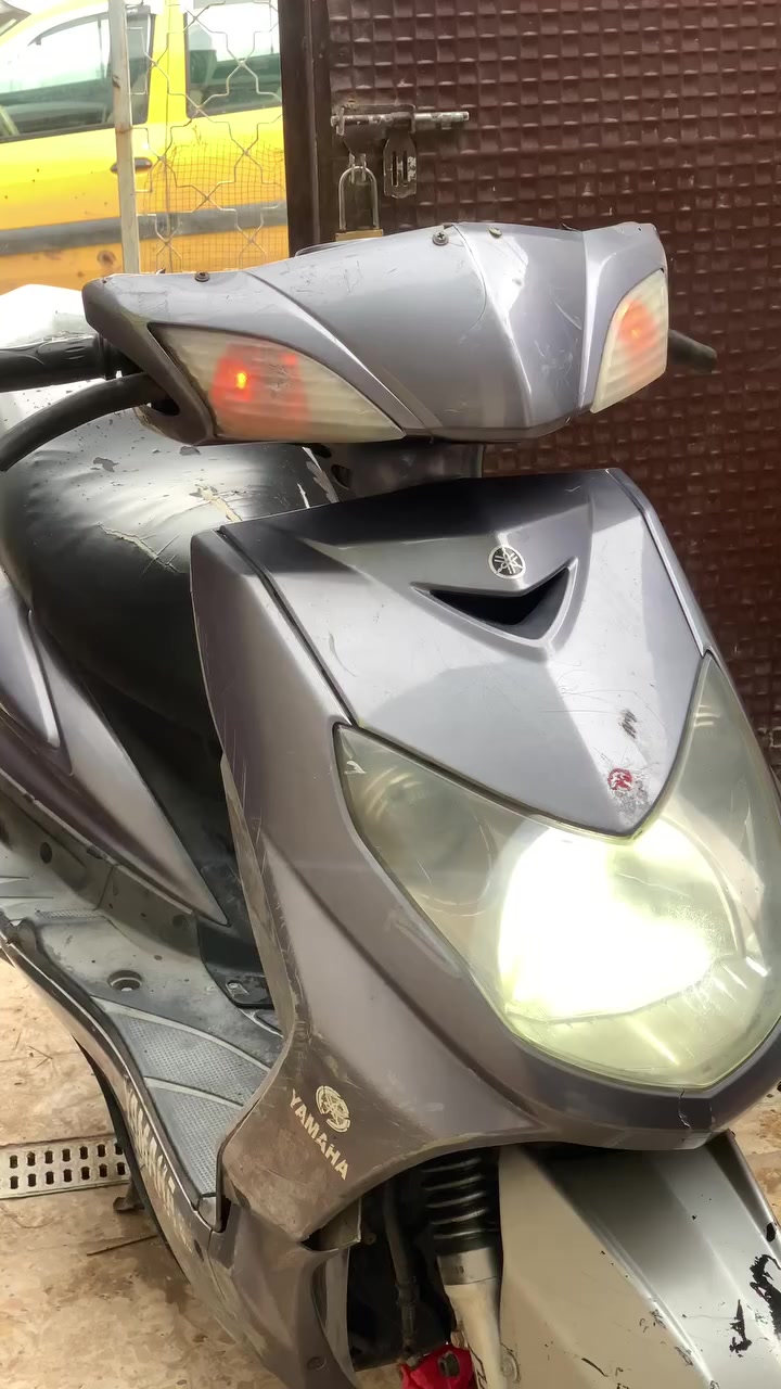 سكنس فحل كامله سلف هندر نكره الدراجة كامله كلها ابلاديه وختم واحد ابريكات دبلات تايرات كله ابلادي ونضيف كهربائيات كلها شغاله اوراقها موجوده الدراجه المحرك لاصوت لاتبخير لانضوح ناعم وابلادي كابريتر وسلف ابلاديات ما مفتوحات جيب وياك عشر فيتريه السعر 550 مكاني بغداد العبيدي شهداء الثالثه***********
