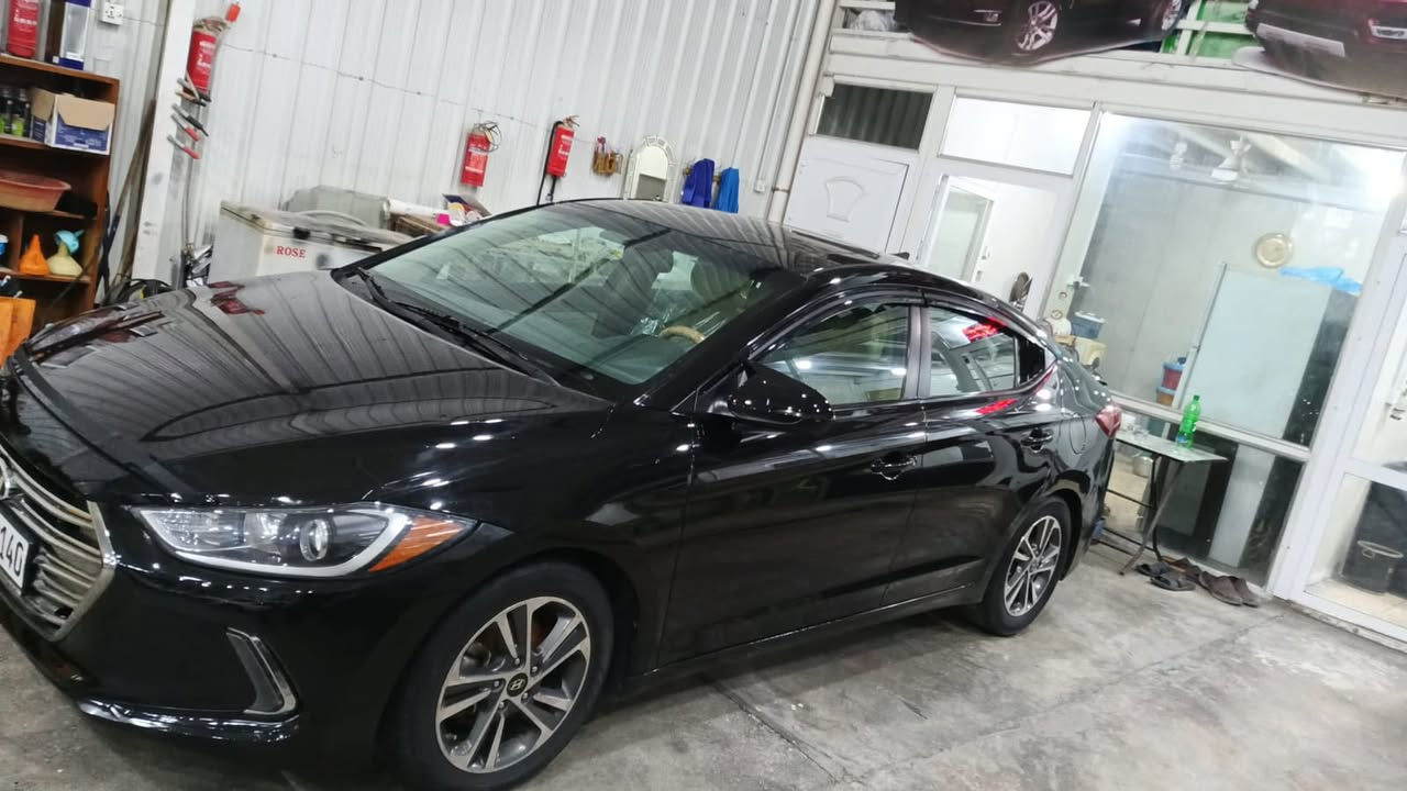 السلام عليكم
هونداي النترا  2017 بدون ايرباك
فول مواصفات وارد امريكي 
كلين تايتل دخولها 
بيها بالعراق صبغ على كد شبرين بالجاملغ الخلفي فقط
محرك 2000 دوش
كير AT
ماشيه 52  الف ميل
فتحه 
بصمه
ابواب بصمه
رادار
مانع انزلاق
كشن كهرباء
حساسات
شاشه 
كشنات تدفئه
تحكم ستيرن
غرفه لون بيجي داخل لونين
رقم سليمانيه بسمنا
تحول او وكاله حاضر 
مكاني بغداد الاعظمية 
السعر  134 وبيها مجال
للاتصال ***********
