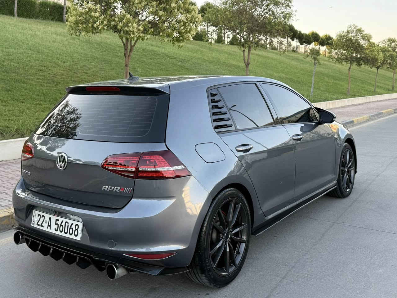 Golf  MK7.5    (106$)  ***********
گولف ٢٠١٦ فول مواصفات 
بانوراما / تحكمات / زنون/ كشن كهرباء / ٣ گير / بعد هواي مواصفات 
محرك ١.٨ مرغوب ✈️
سيارة جاهزة بدون اي نقص ✅
بيها قطعتين بدون ارباك بدونً دواخل ( بونيد + باب كلير امريكا) 
محركً گير كهربائي شرط  ماشية (١١٢) الف فقط ✅
صور سىونار موجود 
سنوية رقمً جديد (٢٠٢٩)✅
مكان سليمانية 
*********** ✅
