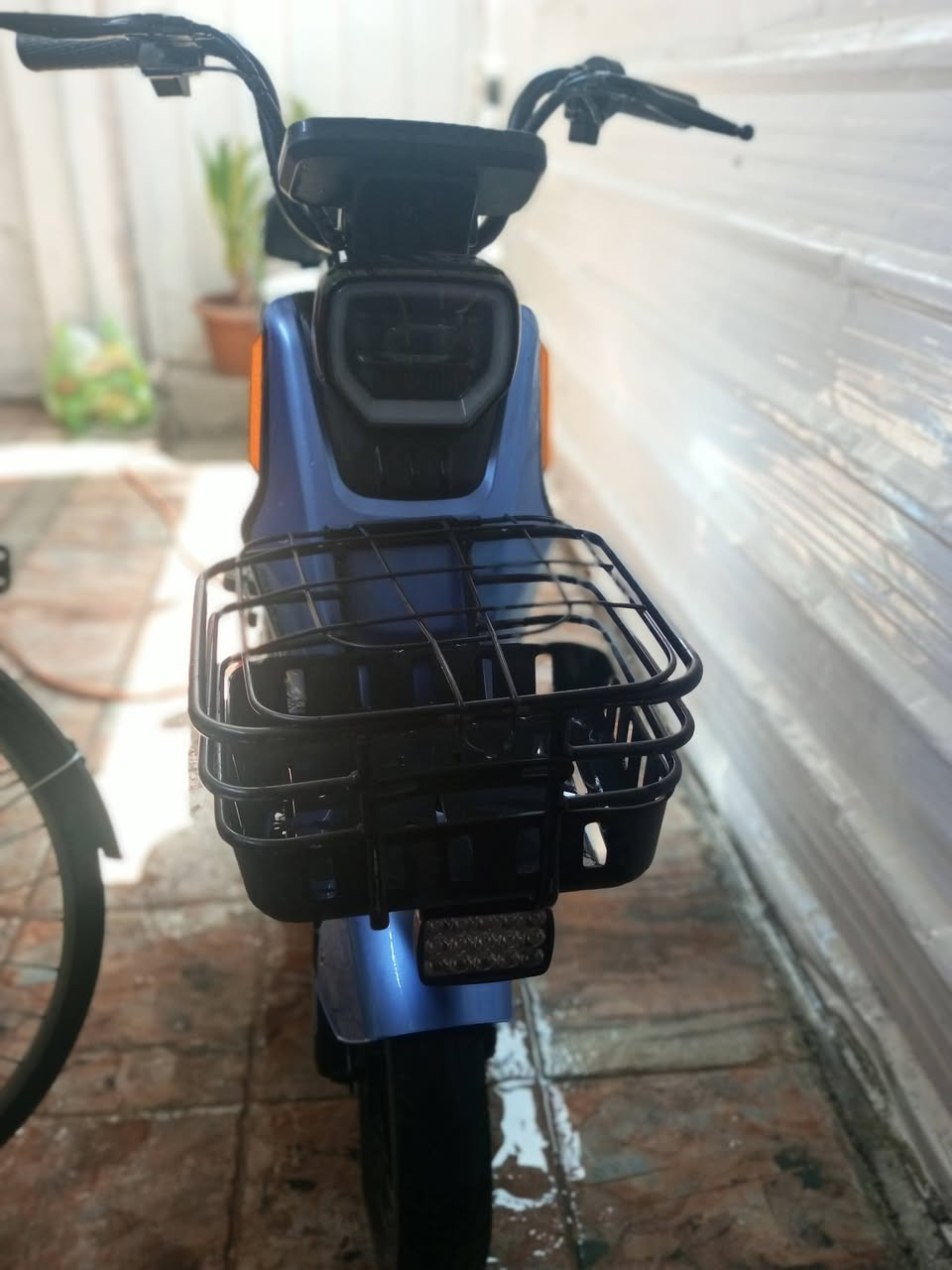 دراجه شحن ريان للبيع حجم 16 دراجه جديده زلغ ما بيها بطاريات كلش نضيفه شاحنه نضيفه كلشي شغال بيها دبل اشاره اشاره يمنه يسره حساس بريك بريك امامي وخلفي شاشه تطلع الاعطال لايت ناصي عالي بصمتين سويجين سرعتين سرعتها 50 حقيقي دراجه ما بيها اي نقص مكان بغداد الغزاليه السعر 380 وبيها مجال للاستفسار *********** للبيع او المراوس ببانزين لا تتصل راسلني فقط مفتوح الرقم واتساب و ماسنجر
