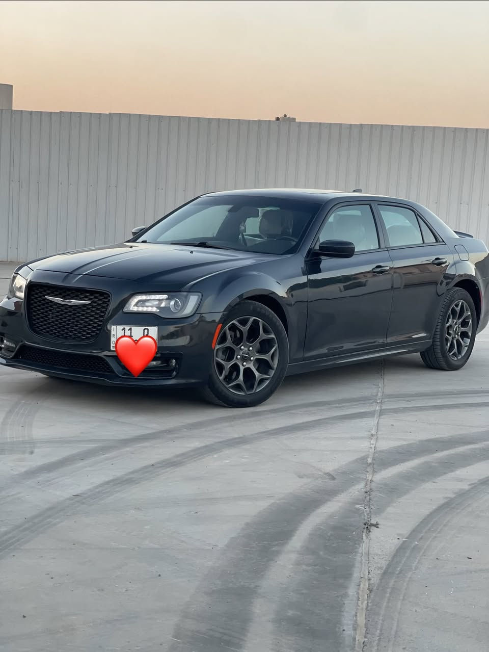 سلام عليكم
كرايسلر أوباما 300 S
  _مديل 2018  
:((السيارة  وارد كندي بيها تبديل جاملغ امامي جهة السايق / سونار مرفق   )). 
المحرك : V6 3.6
المواصفات :
* بلوجكتر امامي LED
* ويل قياس 20 أنج العنكبوت .
* شاشه كبيرة مع نظام ملاحة نفكيشن GPS .
*فور ويل 
* داخل جلد ختم S ابيض
* مقاعد أمامية كهربائية عدد 2 .
* مقاعد أمامية تدفئة .
* تشغيل عن بعد .
* محدد سرعة .
* تلفون بلوتوث .
*  نظام كاربلاي .
* مرايا متحسسة .
* كير ماوس شفتات ستيرن
* بانوراما فتحتين .
* بصمة تشغل عن بعد.
ومعرفه موصفات ال s معروفة
السيارة دخول كتاب ضباط رقمها بغداد  مميز حلو تحويل مباشر
مكان السياره بغداد زيونة
 السعر 195$  بيها مجال للشراي 
للاستفسار واتساب او اتصال فقط 
مكلف بالنشر

‭***********‬
