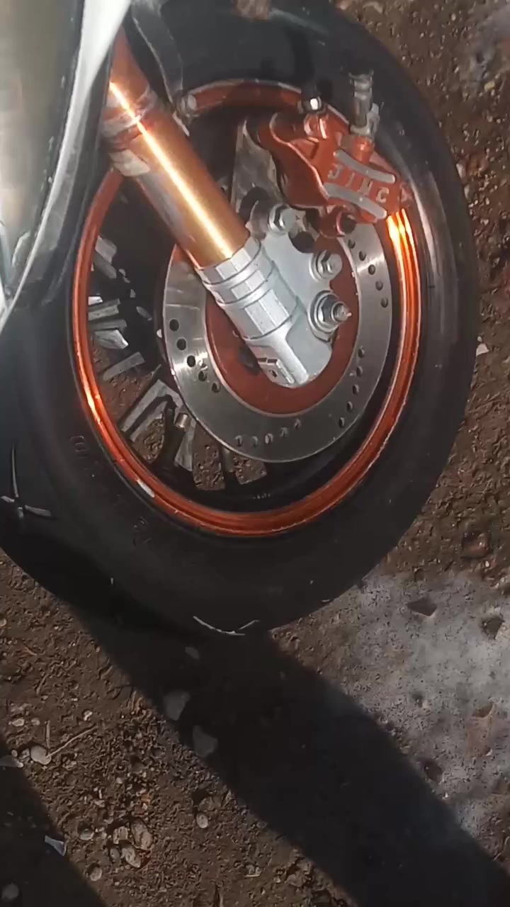 السلام عليكم ماكس مضلع للبيع دراجه متروكه شغاله بس ناقصها كابريتر وقبق هندر بيها تايرات جلاتين صدر أمامي خلفي رياضي كلج أمامي رياضي يدات رياضي مكينه 55 دراجه متروكه ابيعك كوم حديد لسعر250 وبيها مجال مكان سلمان باك ***********
