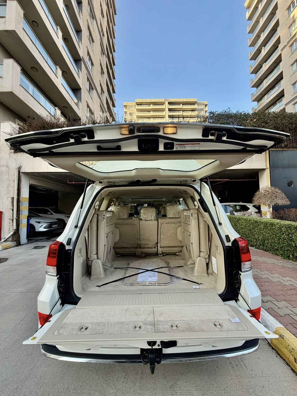 ‎تويتا لاند كروز _ موديل _2019 _  GXR.V6
‎موصفات.فوول sAS اصلى 🦅🔥
‎محرك.(v6) 
‎بسم الله الرحمان الرحيم

‎ملاحظه رجائن سياره (بدون مراوس)🖐🏼

‎تويتا لاند كروز موديل (2019)  
‎🔶سياره مواصفات GXR. V6 .
‎🔶سياره (v6) سلندر
‎🔶سياره كفاله عامه دعاميه لي دعاميه 
‎بدون صبغ +بدون شخت + بدون حالوب 
‎بدون رمل  _ بدون حصوه+حتا دعاميات 
 
‎🔶سياره ماشيه (45) الف كيلو فقط حقيقي
‎🔶٤ اطارات و ويل جديد حلو بدوناي نقص 
‎🔶سياره مواصفات (GXR ) ماشاالله حالو 

‎🔶محرك + گير كل بشرت مامفتوح 
‎بدون صوت + بدون دخان 
كل خراز بلادى موجود
‎🔶( مواصفات) 
‎( صلايت + سلاجه  
‎كوشنات كهرباي ٣ دگم _ حاساس خلفي و امامي_ بصمه + كاميرا بلايت + ٨ ارباگ +  + لايتات زينون+ +داغل بيجى+دابل اكسل + سندوق شفط بلادى+ ٣ شاشات بلادى+ شحن موبايل)

‎🔶تحويل بشرت مباشر حول كل جديد

‎🔶مكان سياره سليمانيه 
🔶 ***********
‎🔶سعر (527)ورقه
