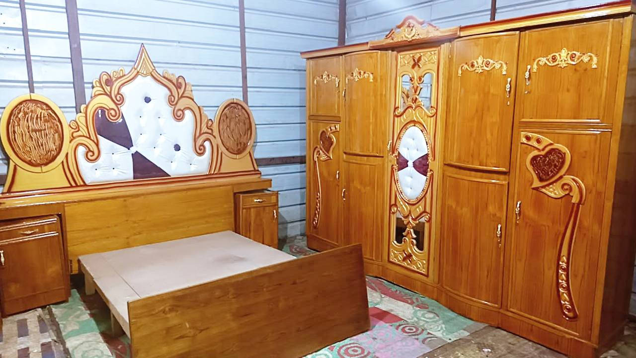 غرفه اخشاب للبيع خمس ابواب ملحق زاويه كنتوريه غرفه اخت الجديده استعمال كلش قليل السعر 700 وبيه مجال الاتصال على الرقم *********** بغداد متواجد واتساب وعندي توصيل بكروه
