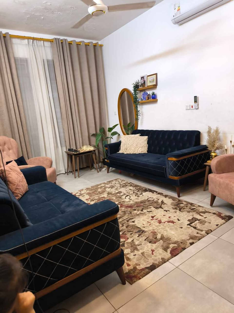 تخم قنفات ٨ مقاعد 
نظيف جدا استخدام قليل 
خشب طبيعي والفريم خشب زان
شغل عراقي درجة اولى 
قطعتين ثلاثية طول القنفة 200 سنتمتر والعمق 90 سم
وقطعتين مفردة 
مكان حي الجهاد مجاور مجمع النسيم 

*********** واتساب 
السعر ٥٥٠ الف بغداد, العراق
