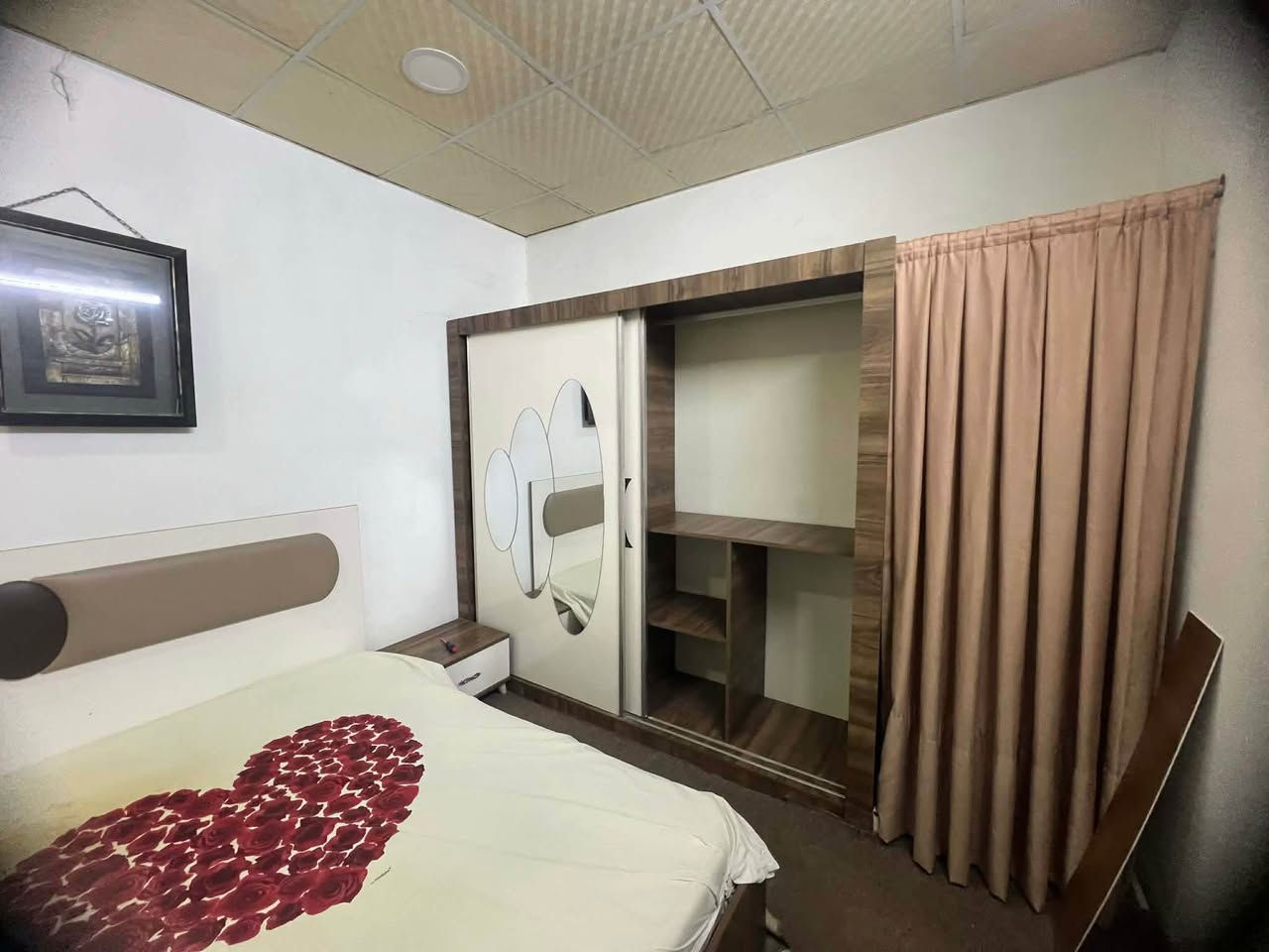 تاقمى نووستنى ٥پارچه به دوشه كه وه زورلوكووبيعه يبه مه حاله شوختى تيابيت نرخى ٤٠٠هه زاره له سليمانى بوپه يوه ندى 
***********
***********
*********** السليمانية, العراق
