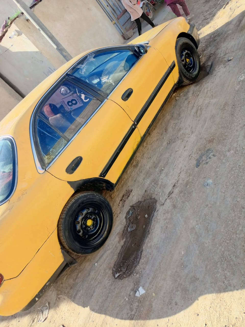 سلام عليكم سياره البيع سوناته هونداي سياره مكينه وكير خير من الله سياره بلاديه تخم  تاير جدد وياله جدد موديل 2000 سياره عليه غرمات ماعرف اشكد تعهدلك بس بوكاله عامه  شرط مكينه كير عادي ومكينته بيه دخان تحمه تكطع  مكاني ناصريه شطره وهاذه رقمي ***********السعر ب 15وبيه مجال وترهم مراوس حسب القناعه
