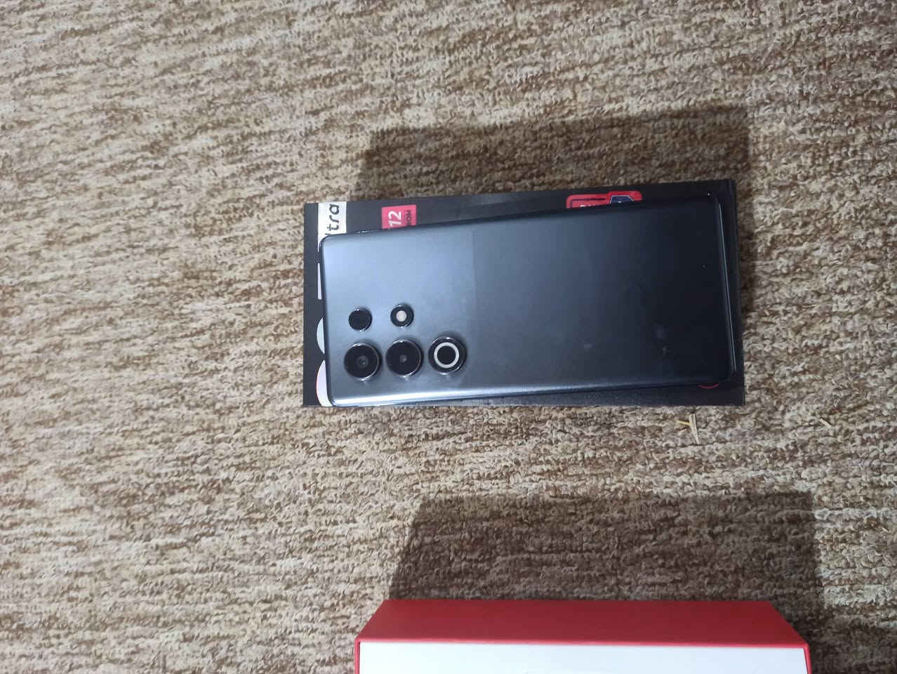 السلام عليكم جهاز بيع او مراوس رقم (***********)
المواصفات:
الاسم: iTel Galaxy S25 Ultra
الذاكرة: 16GB RAM
التخزين: 512GB
الشاشة: AMOLED منحنية (3D-Curved)
التحديث: 120Hz
الكاميرا: تقريب حتى 100×
النظام: Android (مع تحديثات رئيسية لعدة سنوات)
مزايا: NFC – بصمة – Face Unlock – دعم 5G
الحالة: (نضافة 100% /اسبوعين من ماخذة  / ويا كارتون وشاحنة)السعر 300 وبي مجال
