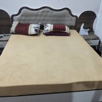 للبيع غرفة نوم السعر 400 07829106871