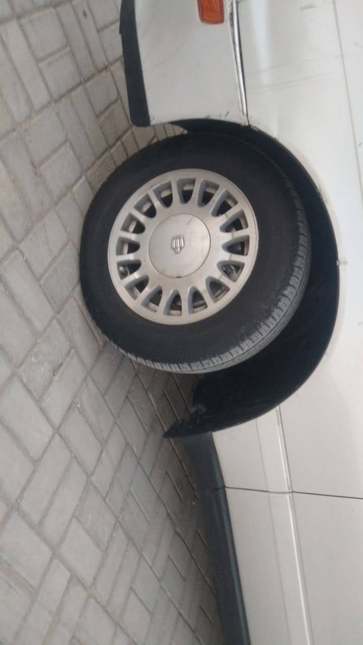 بطه للبيع موديل 1992 مشروع وطني رقم دولي نجف بأسمي مكفوله كفاله عامه من صبغ وتبديل وضربه قويه كير مكينه حداديه تخم تاير جاهزات جدد كهربائيات كلها شغاله سياره جاهزه وحلو مال جناي مابيها كل نقص مكاني نجف السعر 68 وبيها مجال حك الجيه الرقم ***********
