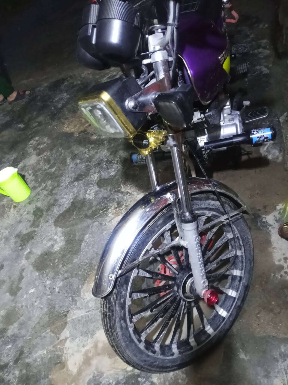 يراني 25 ضاغط وزنجيل لدراجة حلوة ونضيفة وراق كاملة عارضهة 850لشراي يتصل مكاني لجسر  لفرنسي ***********
