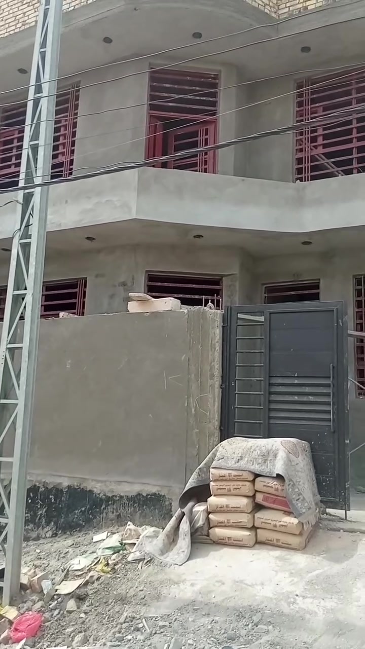 بيت للبيع 100متر مربع ركن يحتوي على 4غرف نوم وكليدور وحمامات الطابق الارضى والطابق الثاني تسليم مفتاح درجه اولى طابو صرف العنوان شارع 100 قرب الكهربائي سيد علي الموسوي قريب على مطعم الحضاره بشارع ابو الكيرات الاتوماتيك ZF الهاتف ***********
