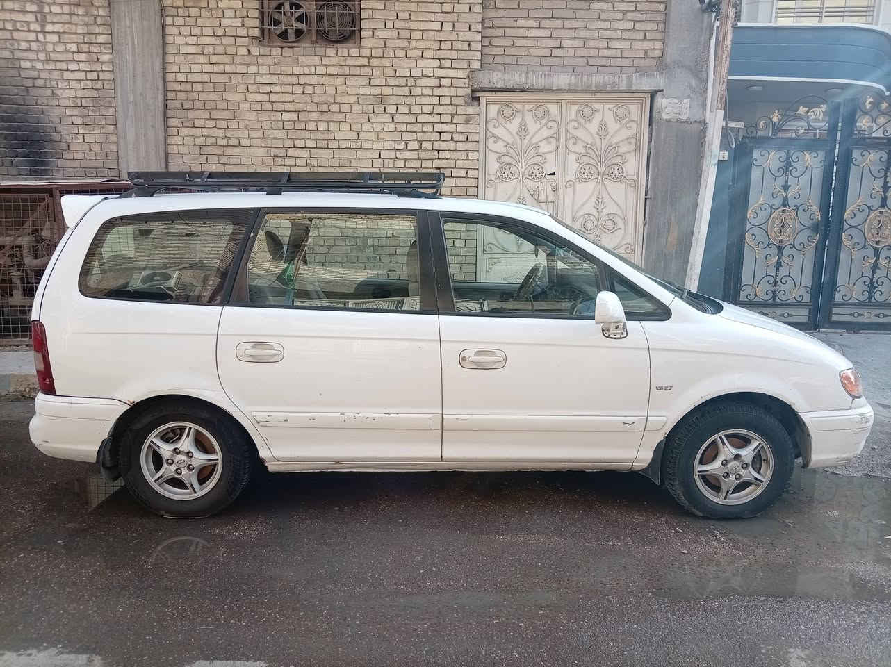 تراجيت 2004 بدون حادث بدون صبغ فقط اشخوط بسيطة گير محرك كفالة التبريد ثلج فتحة للفيت بم يعني ميحتاج تنزل تانكي البانزين حتى تبدل الفيت بم السيارة نظيفة وجاهزة السعر 72 وبيها مجال العنوان بغداد الاورفلي ***********
