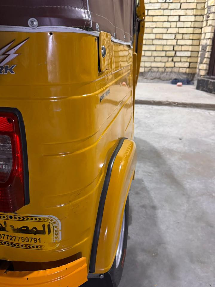 تكتك 20 مكفولة ما عده جوه الغد الايسر ودوسات كاملة وخير من الله  كبل للشارع ما تصرف ربع عليها مرقم بغداد انكليزي  السعر 7وبيها مجال حك الجية بغداد جسر ديالى  ***********
