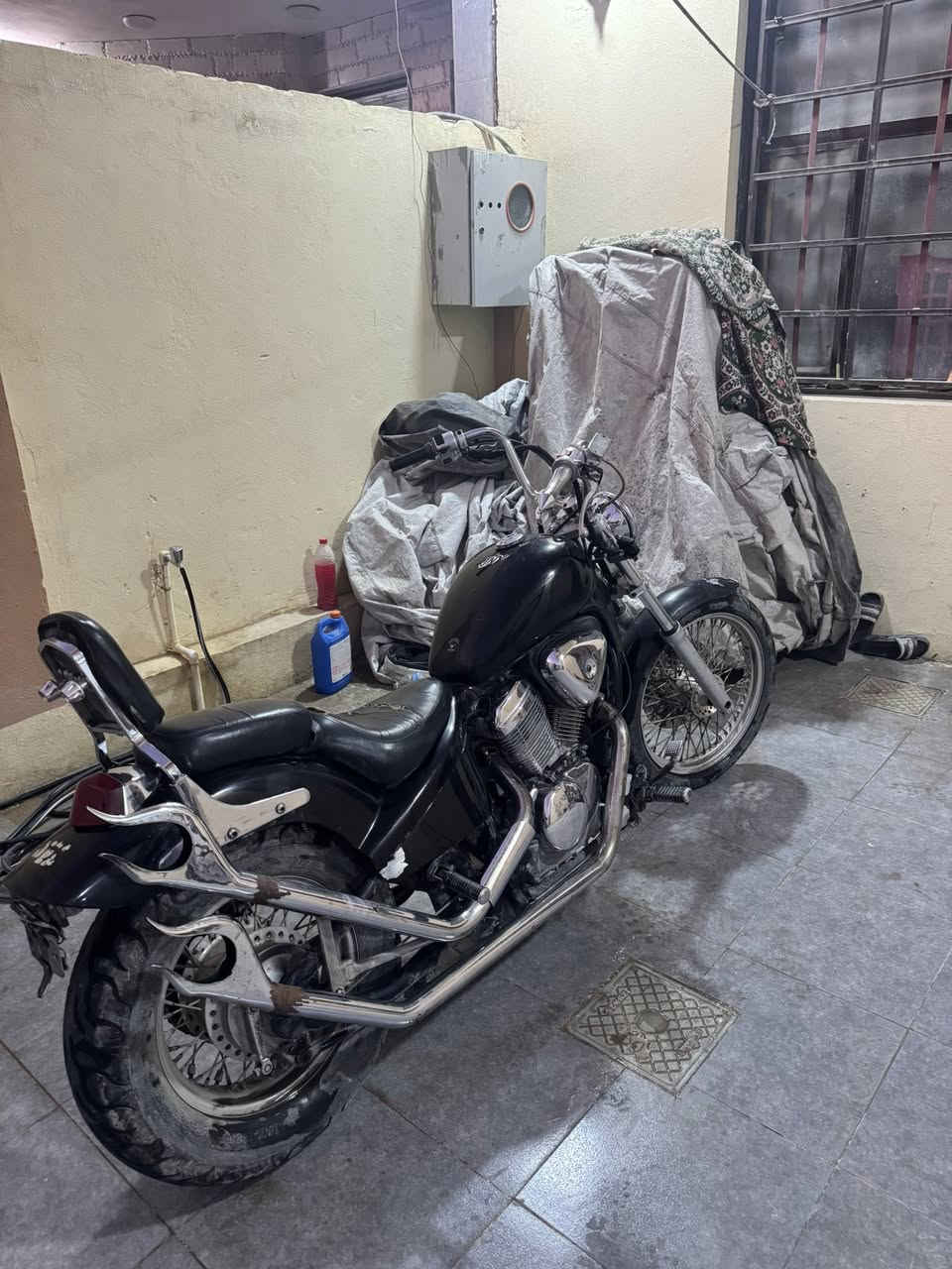 السلام عليكم
Honda steed 400 للبيع
كفاله عامه  لا تنقيص لا نضوح لا تبخير محرك مكفول من الفتح 
عليها ادامة كامله لأخر حبه زنجيل جديد شخاطه قاعدة فيوزات باتري تنضيف كابريتر بلكات وكاله اصلي فلاتر بانزين كله جديد وفلتر شوته بلادي جديد
دهن امزويل وفتلر دهن جديد 
مي راديتر زيتي  
شعله ومعدل تاكل الكاع + صالنصه رياضي صوت مرتب وقوي 
ناقصها بس ترتيب للگشر صبغ + دوشمه فقط مناقصها ايشي 
مكاتبة فقط + ورقه دخول الدراجه من الميناء مابيها كمرك 
السعر المطلوب  ٩ ورقات وبيها مجال بسيط حك الجيه
مكاني حله مركز المدينه
***********
