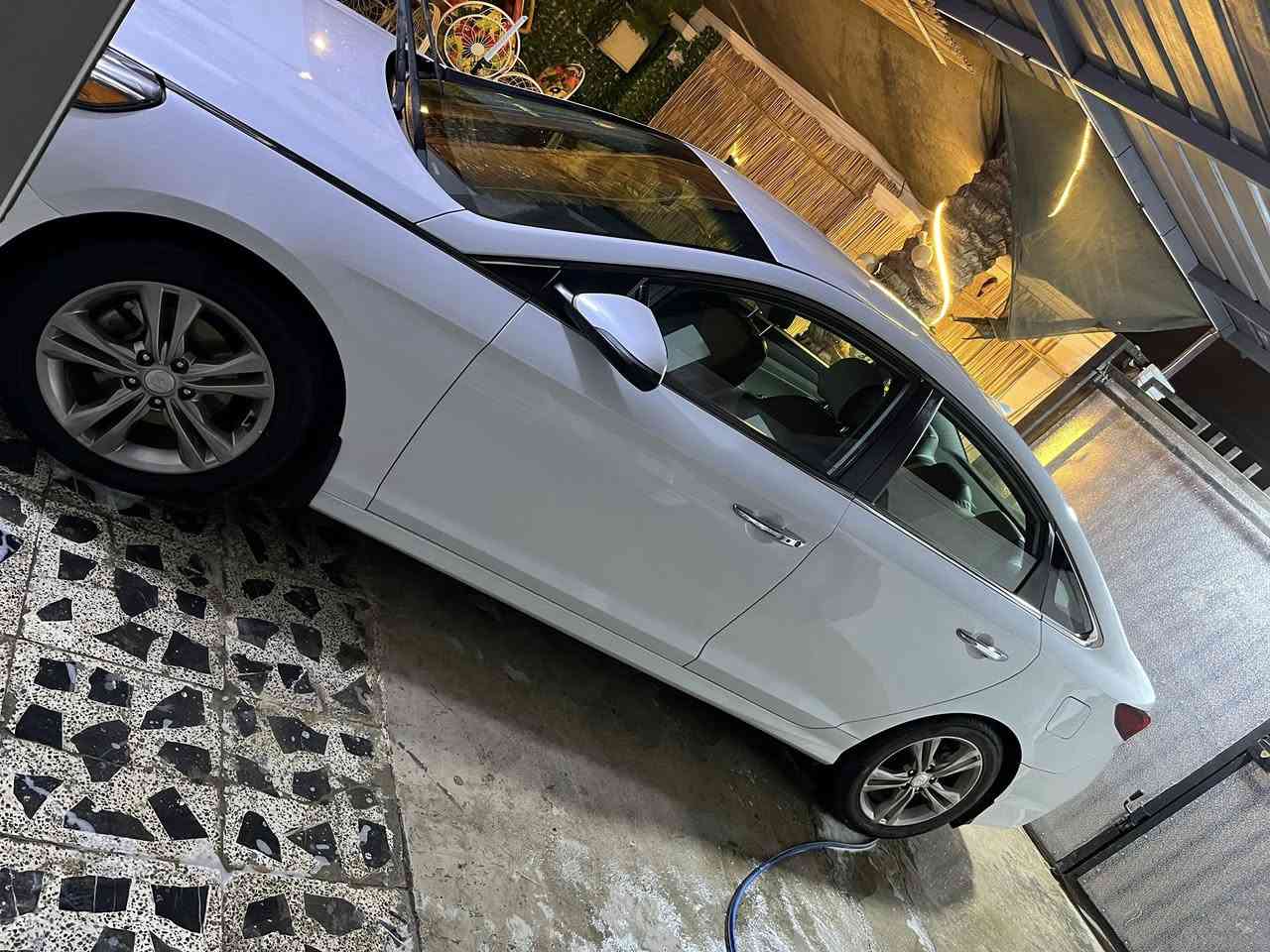 السلام عليكم للبيع او مراوس ب احدث 
 سوناتا امريكي موديل 18
فول عدا الفتحه 
ماشيه 83 
السعر 142.  وبيها مجال
***********
