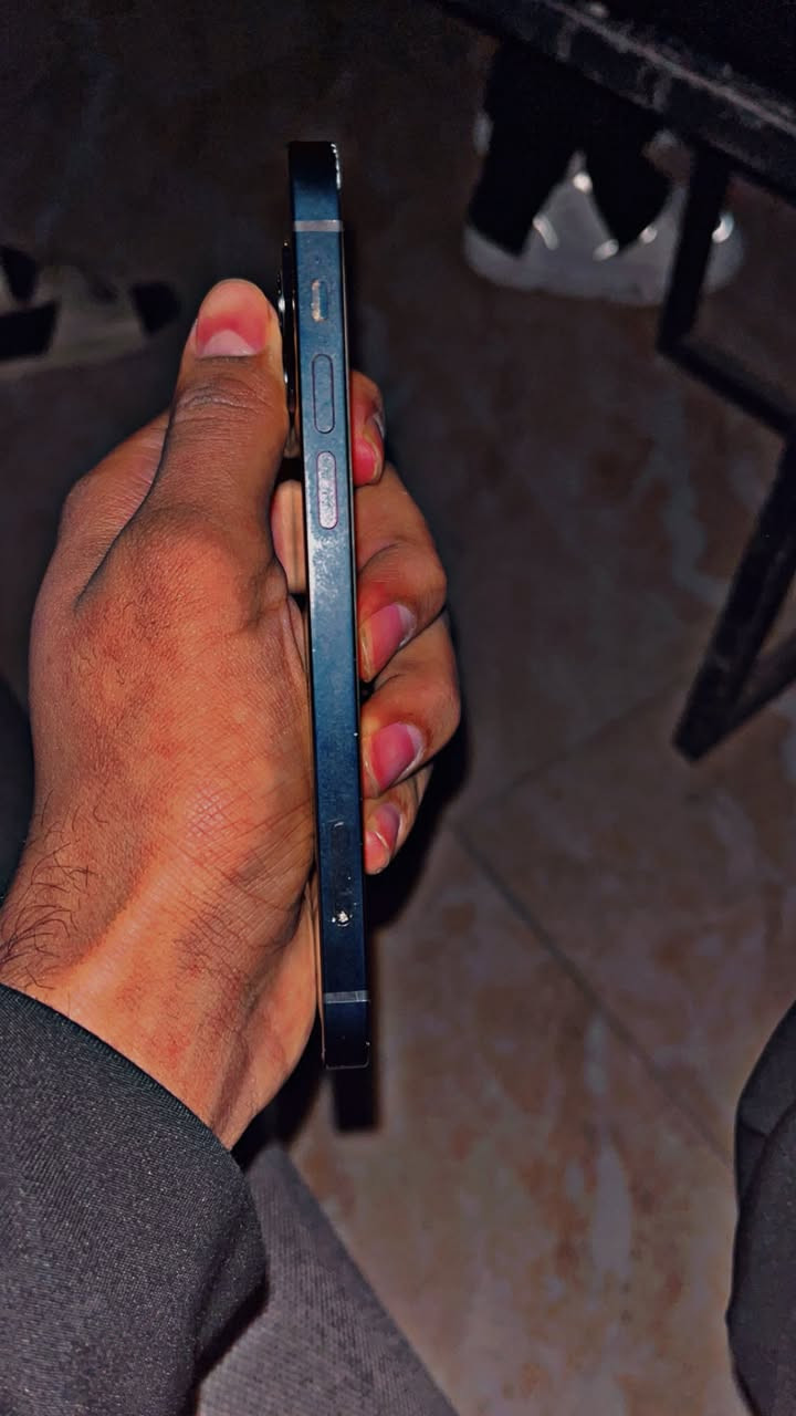 ايفون 12كامرتين ذاكره128 مبدل شاشه ولبطاريه 74 تلفون حيل نظيف سعر 275 وبي مجال  رقم تلفون ***********
