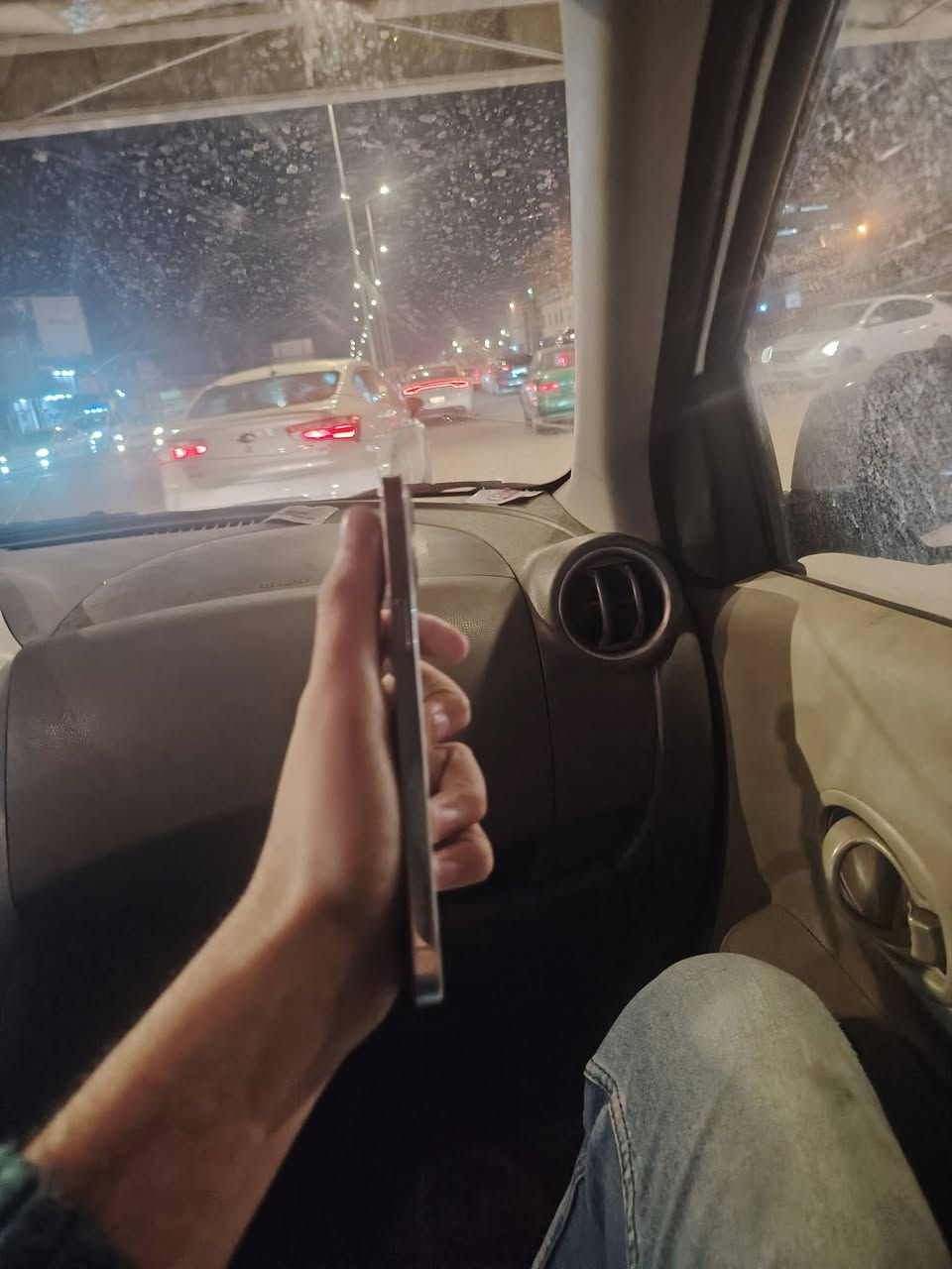 ايفون 12 برو ماكس بصمه وجهك ما تشتغل ظهره مكسور الباقي كفاله بطاريه 77 عربي شرق وسط سعر 350 شراي اتصل***********
