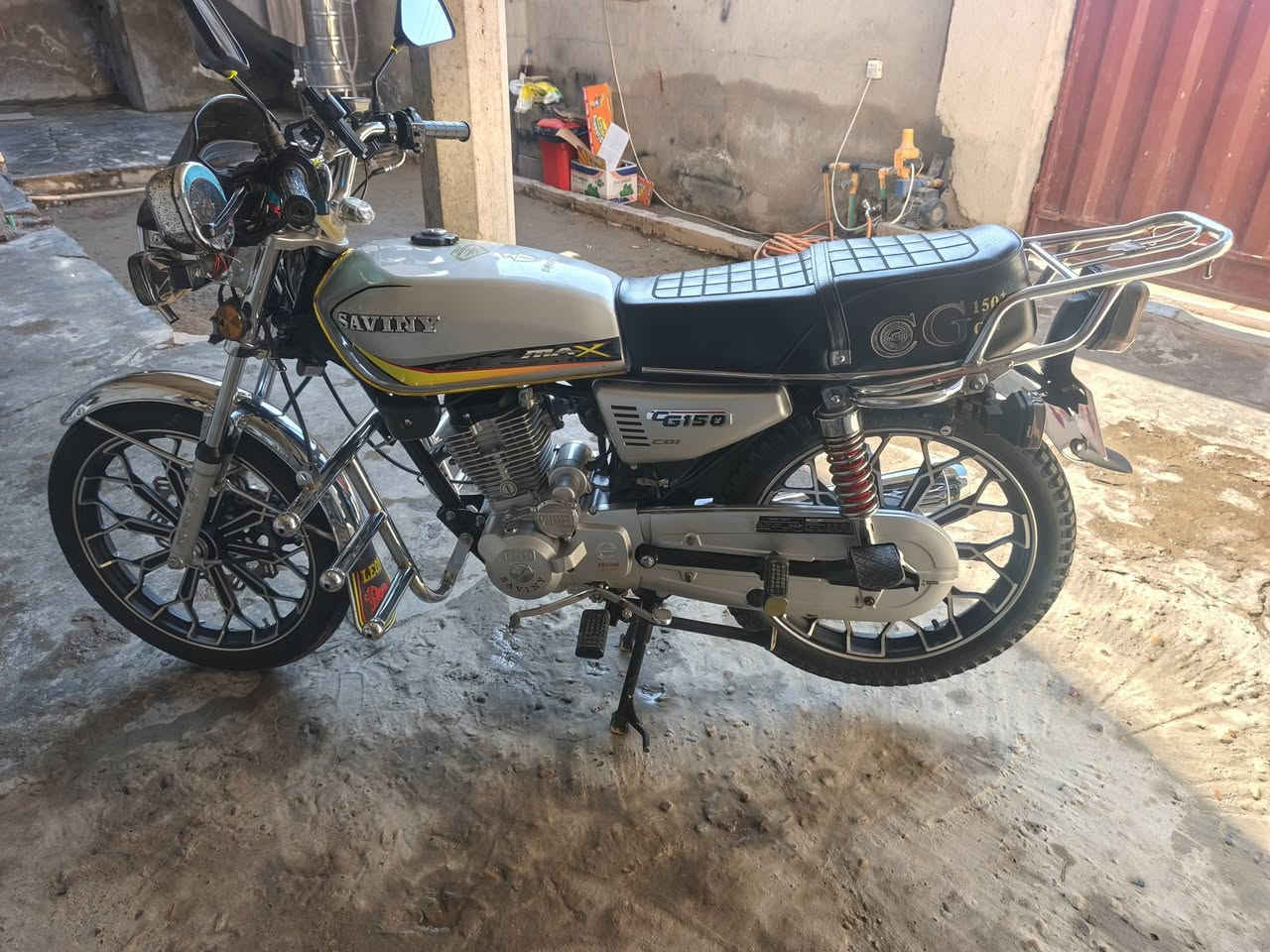 سيفان موديل ٢٤ دراجه نظيفه ورقه منفيس بصمات وسويجات شركه محرك كير مكفول السعر ٨٢٥ العنوان فلوجه شهداء *********** واتساب +اتصال
