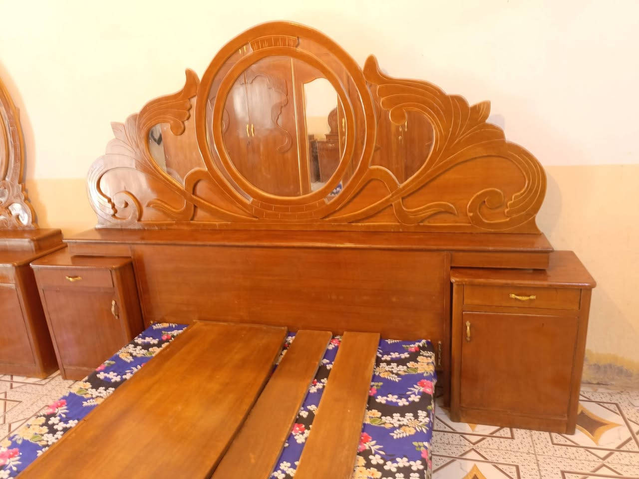 غرفه مستعمل 5 ابواب طابقين تسكام
لظهر جرجوبه براغي كله صاج حته رفوف نضيفه وجاهزه 

***********
