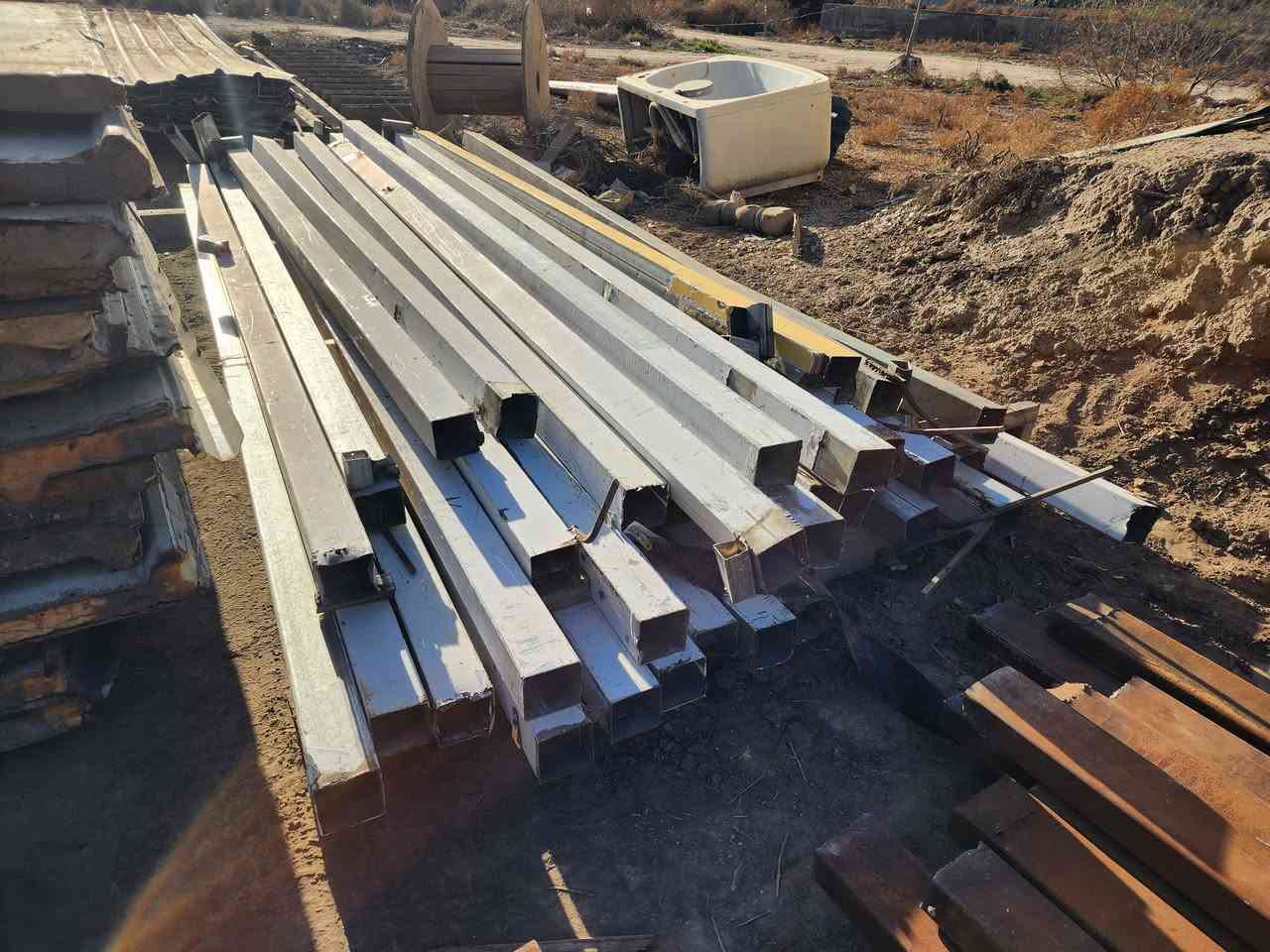 حديد شخاط انج ونص في ٣ انج ثقيل ب١٥
شخاط انج ونص في ٣انج وسط ب١٣ونص
حديد شخاك ثقيل ٢انج في ٤انج ب٢٦ طول ٦متر وال٥متر ب٢٣
حديد مربع انج ونص مغلون ب٦ونص طول ٣متر
حديد مربع ٣ انج ٣متر ب١٧ونص
جينكو ٢متر ب٦ونص
جينكو ثقيل ٦متر و٥م ب٢٦
جينكو خفيف ٦متر ب١٣ونص
ابواب طلاكتين سيم مربع امريكي ٦متر ب١١٠
ابواب طلاكتين سيم مربع امريكي مترتين ونص ب٩٥
قواطع سندويج ٢في ٣متر ب٩٥
كروسات او جسوره ٦و٧متر ب٦٥
و٨و٩متر ب٩٥
سندويج جداري ٣متر اله ربع تقريبا ب١٧
سندويج سقف المتر ب٧ونص
دروجه حديد جديد ومستعمل باسعار مناسبه
المسيب حي المعلمين٣ طريق سيد ابراهيم بعد السكه بكيلوين تقريبا بعد اسلاك الضغط العالي ب٢٠٠م 
بيت على جهة اليمنى
***********
يرجى الاتصال قبل المجيء
