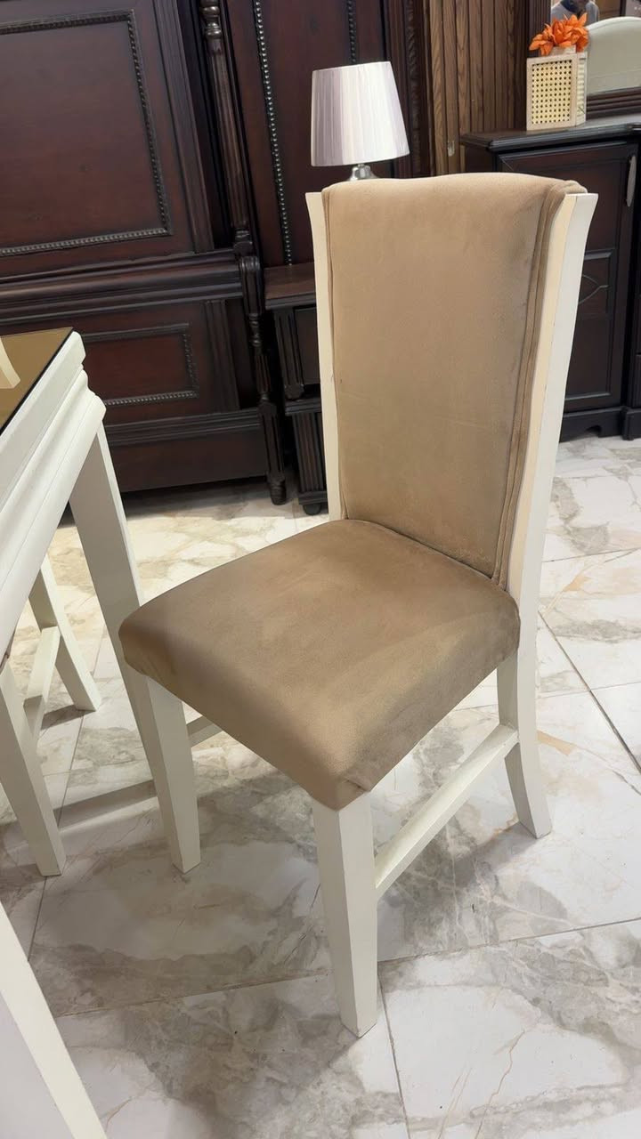 طاولة سفره 6 كراسي 🪑Full modern ✅
راقيه و مميزه جداً 🤍✨
خشب زان 🪵 بالكامل ✅ 
لوح زجاج برونز حراري للحمايه من الخدوش ✅
استعمال بسيط جداً " لا يُذكر " بحال الوكاله 🤍✅
(( بسعر لقطه 🏷️ ))
 .


**إذا كنت صاحب هذا الإعلان وتريد حذفه لأي سبب، رجاءا أرسل رسالة إلى الدعم الفني**