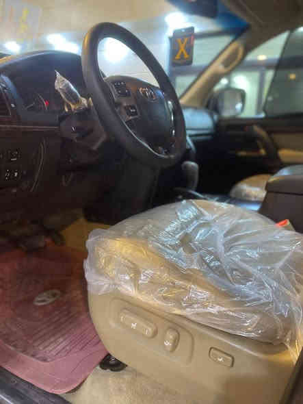 لاندكروز 2011 ستينيه اصل فول موصافات 1/1 ✅
رقم بغداد الماني شرط تحويل ووكاله 
كفاله عامه من ضربه /وصبغ /وتبديل //وشخط 
مواصفات GXR.i يعني فول vip 🔴
فتحة سلايت رؤف 
محرك 6سلندر وضع شركة ✅
بصمه + بصمه ابواب 
.7راكب                     
ثلاث قطع تبريد 
كشنات جلد بقلاوة 
كرسي كهرباء 
فور ويل 
٨ايرباك 
دشبول ليزري 
عتب ليزري 
شباج نفخ 💨 
ثلاجة 🧊
شاشة بلاد 
كامرة خلفيه
لايت زنون اصل 
اشاير بلمري 
اشاير بلجاملغ
حساس امامي خلفي 

مكينة وضع الشركه مامفتوح 🔴
كير وضع الشركه مامفتوح 🔴

كتلوكات الشركه بداخلها ولزكات الشركه بعدهم زيرووووووووو ✅ على ايد وحدة من سنتها لحد الأن واستخدام شخصي جدآ نضيف 🔴

السيارة مكفوله كفاله عامه من ضربه وصبغ وتبديل وشخوط واستخدام شخصي وقطعه نادرة ✅ والسونار داخل المنشور 🔴

السعر (( ٣٣٥ )) وبيها مجال بس للشراي ✅

مكاني النجف // للاتصال //***********
