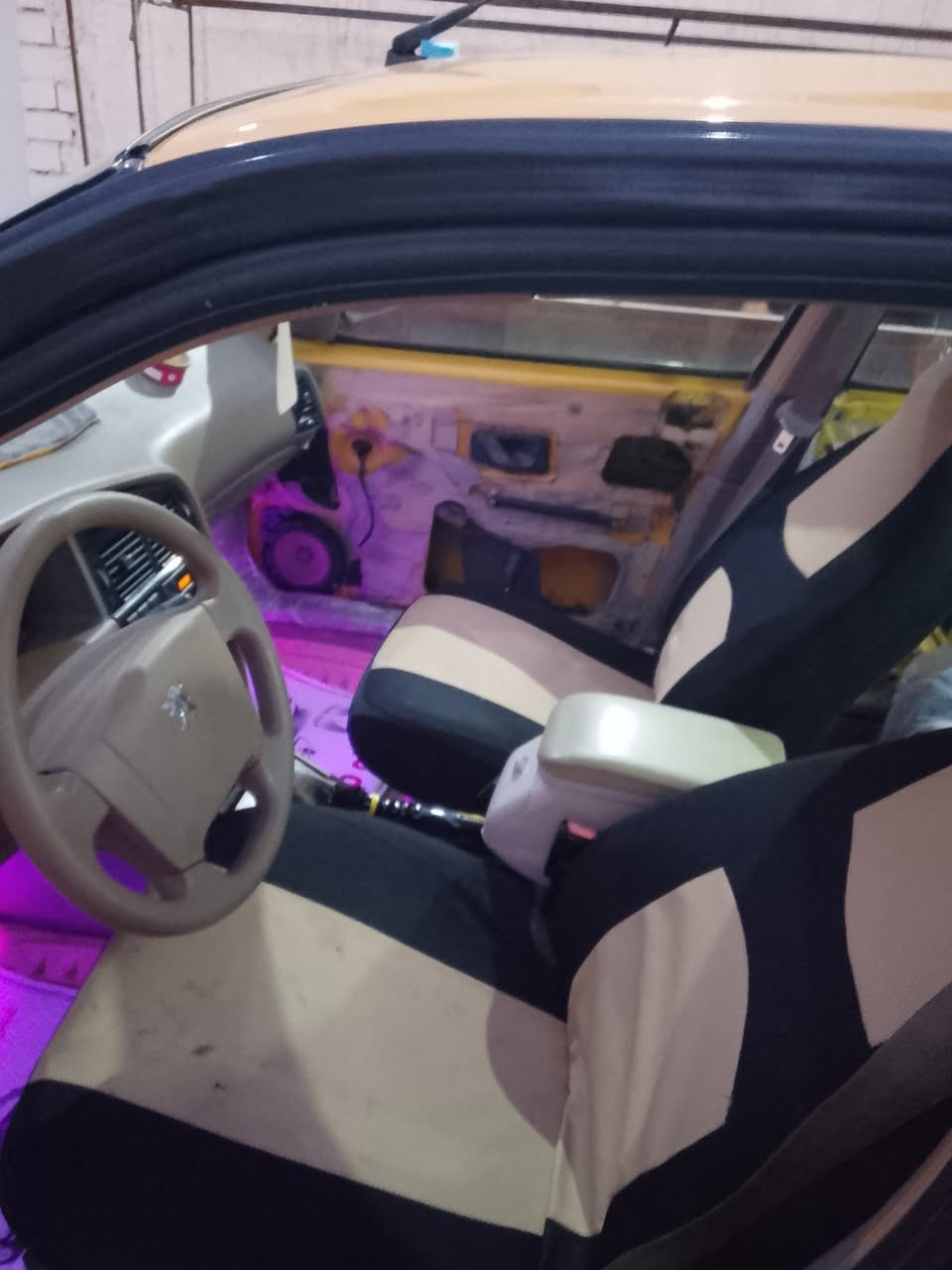 السلام عليكم ..بيجو ج ل اكس موديل ,10 محدثه لميس السياره معمره بالكامل مصبوغه فرن لأن جانت متروكه التفاصيل بالفيديو المكان الدوره الاثورين ***********
