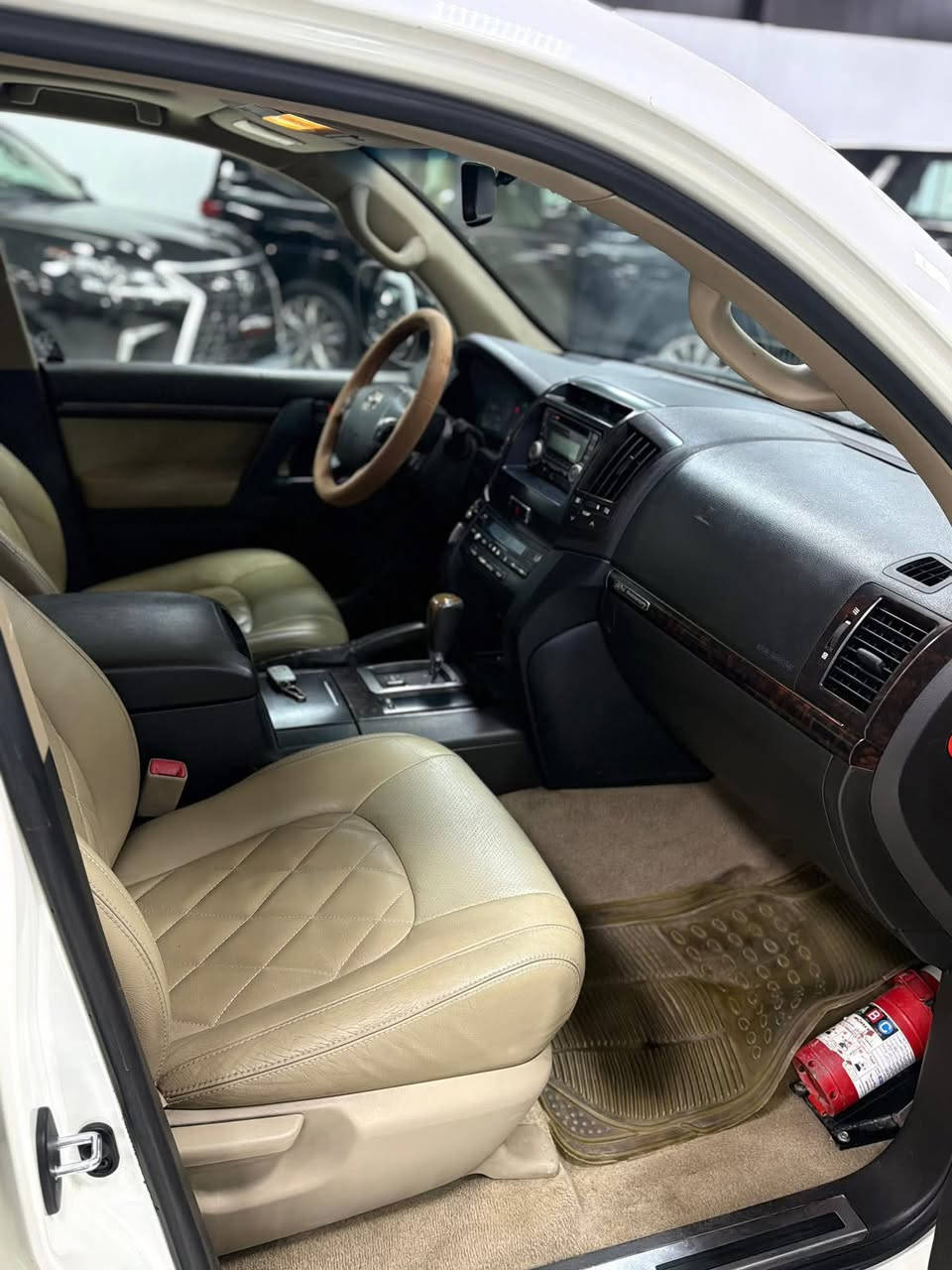 سلام عليكم لاندكروزر 2011 ستينية اصل GXRi
السيارة مكفولة كفالة عامة السيارة جاهزة ومواصفات اللاندكروز الستيني المعروفه 

كشن بقلاوه 

ترحيب

تلث قطع تبريد 

مكينة 6  4000

وباقي المواصفات المعروفة 

مكان السيارة بغداد حي الخضراء 
رقم بغداد باسمي

السعر 31800 مجال قليل

رقم الهاتف ***********
