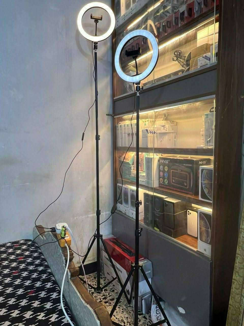 من رخصه الادمن المحترم
طلعلي رنك لايت بل باله سعر القطعه ب١٠ الف الحجم 33سم وعندي توصيل


**إذا كنت صاحب هذا الإعلان وتريد حذفه لأي سبب، رجاءا أرسل رسالة إلى الدعم الفني**