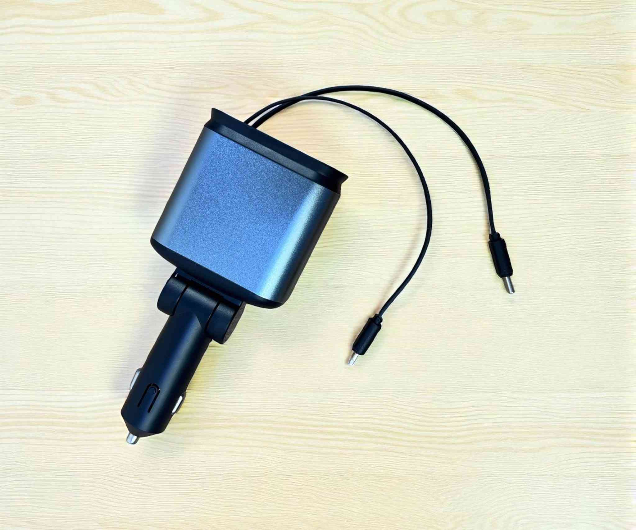 السعر 13
شاحن سيارة سريع 4 في 1
الاستخدامات:
يُستخدم لشحن الهواتف المحمولة والأجهزة الذكية أثناء القيادة بسرعة وأمان.
مثالي للرحلات الطويلة وللسيارات العائلية بفضل إمكانية شحن أكثر من جهاز في الوقت نفسه.
يدعم مختلف أنواع الأجهزة مثل الهواتف، التابلت، السماعات، وأجهزة الـ GPS.
المميزات:
تصميم أنيق ومتين من خامة ABS + PC مقاومة للحرارة والصدمات.
قدرة شحن قصوى 66 واط تدعم الشحن السريع PD3.0 و QC3.0.
مزوّد بكيبلين مدمجين قابلين للسحب بطول 70 سم، أحدهما Type-C والآخر Lightning لأجهزة iPhone.
يحتوي على 4 مخارج (USB + Type-C + كيبلين مدمجين) تتيح شحن 4 أجهزة في وقت واحد.
حماية ذكية ضد زيادة الجهد، والحرارة، وقصر الدائرة الكهربائية.
مزود بفتيل داخلي (Fuse) للحماية من التيار الزائد.
تصميم مدمج يناسب مقبس ولاعة السيارة 12-24 فولت مع تثبيت محكم.
محتويات الصندوق:
شاحن سيارة 4 في 1.
دليل الاستخدام بعدة لغات.
ملاحظات:
طول الكيبل المدمج: 70 سم.
أبعاد العلبة: الطول 17 سم × العرض 9 سم × الارتفاع 4 سم.


**إذا كنت صاحب هذا الإعلان وتريد حذفه لأي سبب، رجاءا أرسل رسالة إلى الدعم الفني**