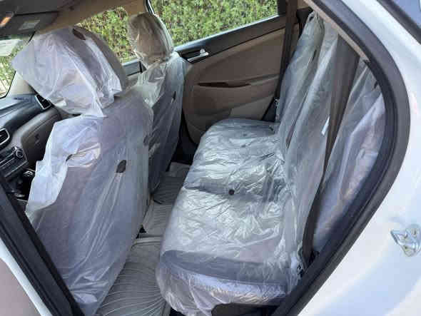 توكسان خليجي جديده جدآ فول موصفات عدى فتحه 
ماشيه 53 الف كم 
موصفات 
كشنات كهرباء 
جلد بلادي 
داخل صاج و كاربون فايبر 
تحكم ستيرن 
لد امامي و خلفي 
خمس عدسات 
حساس امامي و خلفي 
مري شفط و ترحيب عند الاقتراب 
كامره ع بغ و شاشه كبيره 
بصمه عدد 2 
رقم و سنويه و هزه جديده ب اسمي 
وبعد بيه موصفات 
السعر 197 مجال بسيط 
مكاني بغداد حي الاعلام 
رقمي ***********
