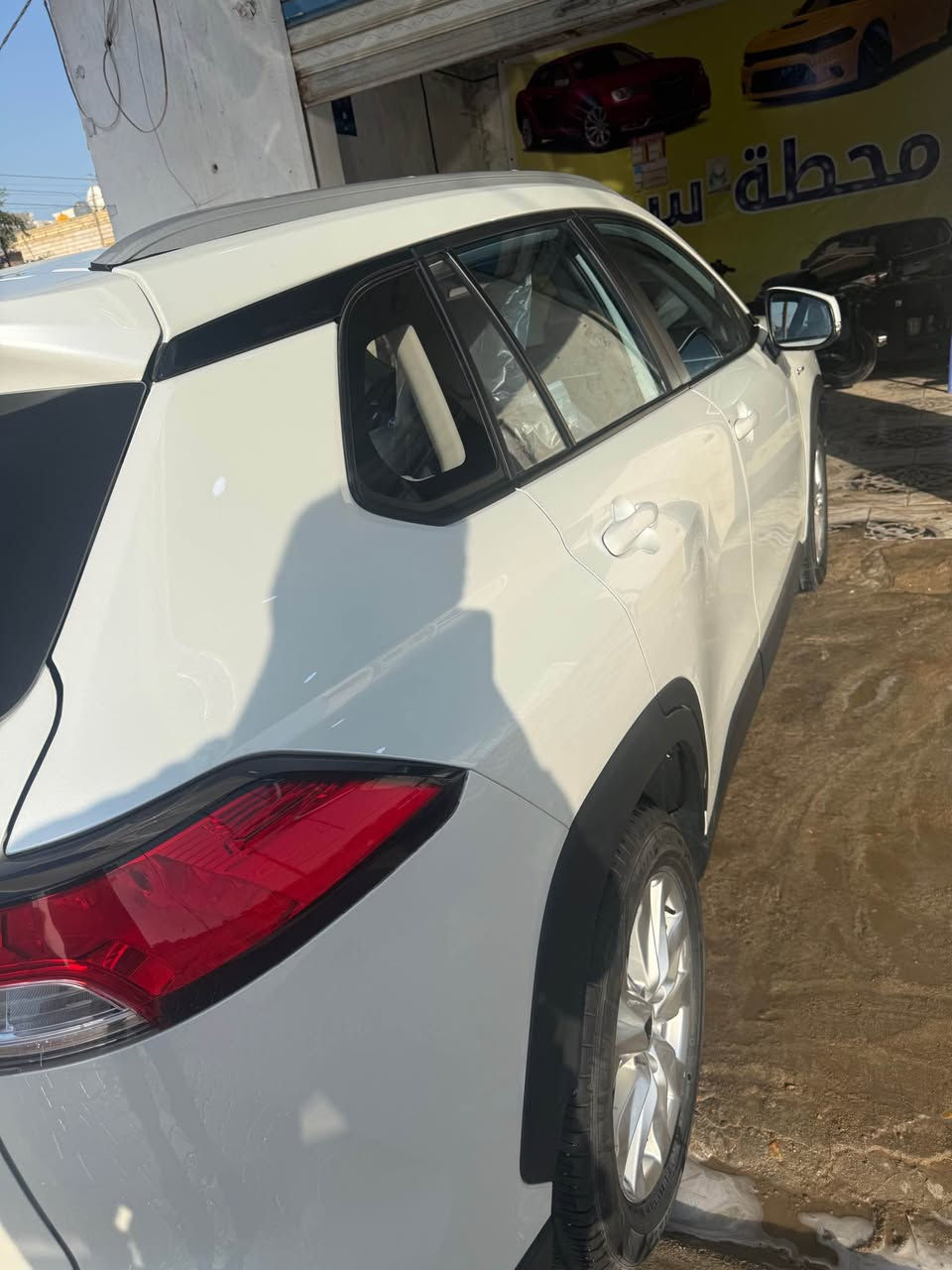 كورلا كروز ٢٥ 
مكفوله من الضربه والحادث 
مقاعد قماش تبريد قطعه وحده 
عداد ٢٢ الف استخدام شخصي لكون عملي بين محافظتين 
تم وضع خمس كامرات دواره ٣٦٠ درجه مع داش كام 
واناره داخليه مع وجود القطع الاصليه ايضا للي ميحب الاناره الداخليه 
مغلفه ppf من شركه منتظر الاسدي بضمان ٩ سنوات ونصف بعد و تضليل لجامات الابوات بنسبه٣٠٪؜ 
السعر المطلوب ١٨٥ وبي مجال بسيط للشراي 
رقم بغداد انكليزي مدوار باسمك نفس اليوم 
للتواصل خاص ماسنجر 
او على الرقم واتساب او شريحه 
*********** عمارة, ميسان
