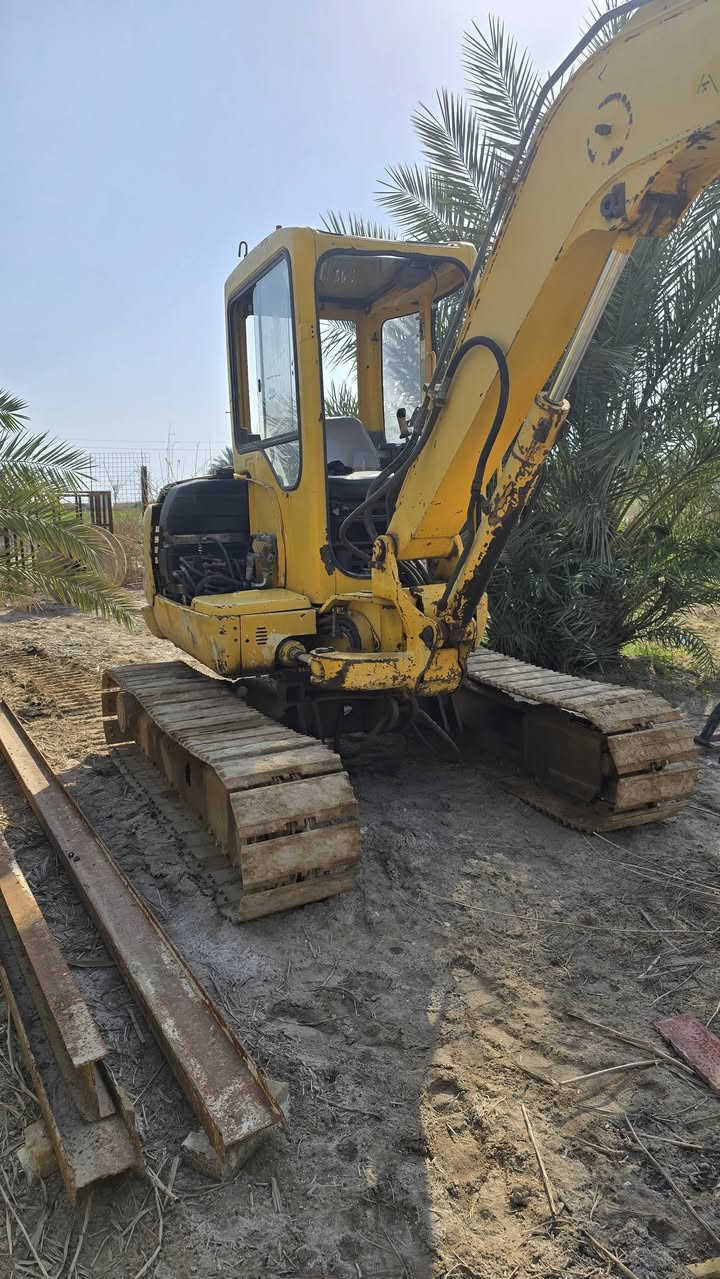 السلام عليكم للبيع كوماتسوو مديل 2000. ***********
