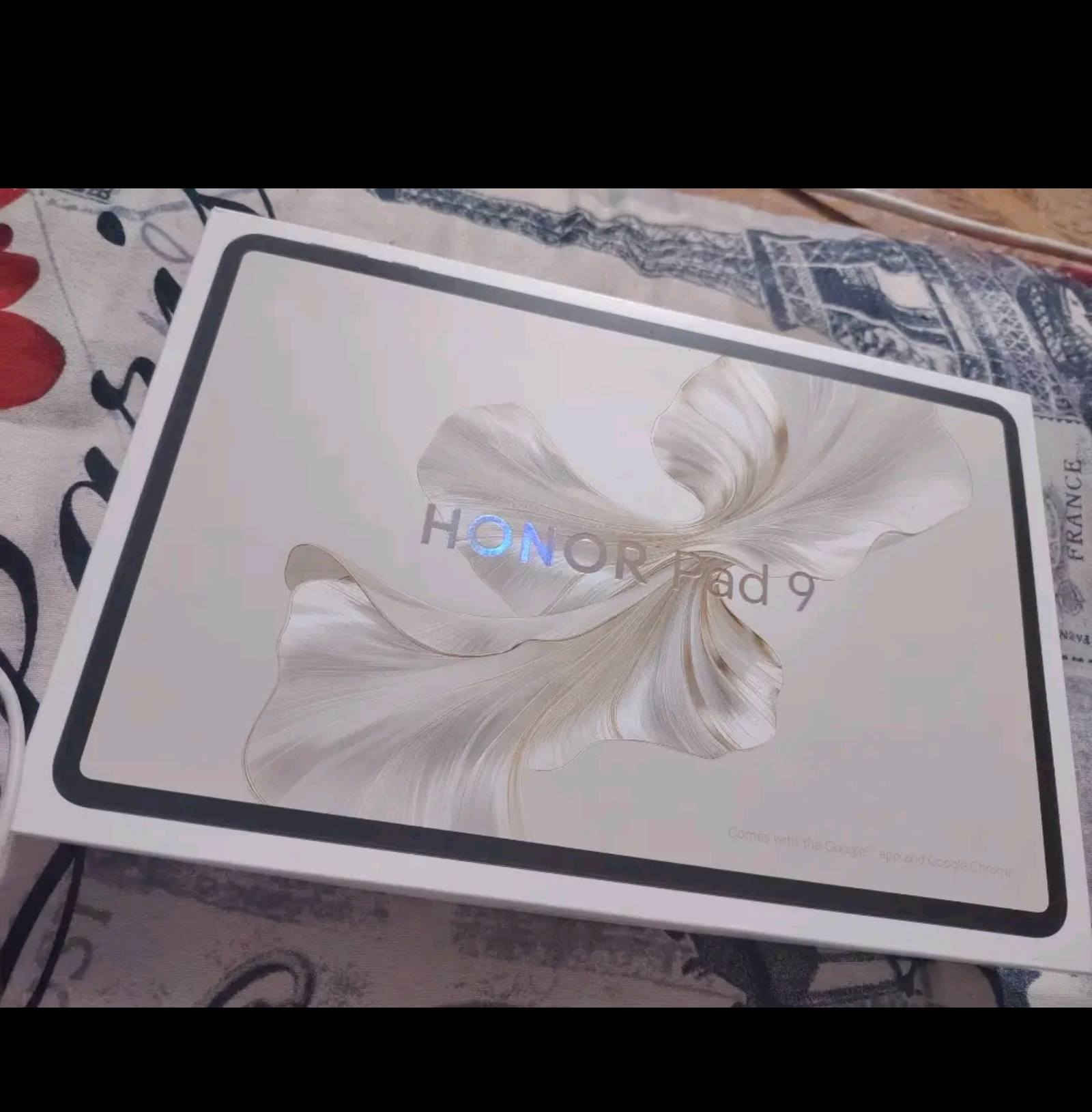 الذاكرة256 وياة كيبورد. خذيتة ب 380 والسعر الحالي 300 يشغل 60فريم والسبب محتاج واريد ابيعة  للتواصل  واتساب ***********
