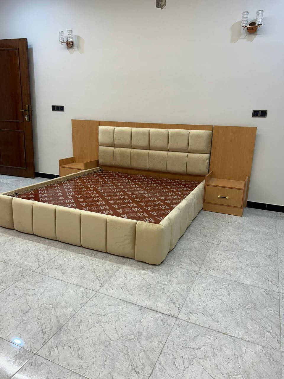 معمل نجارة الايهم 
تم تسليم طلب احد الزبائن في الحبيبية
الى الاخ حسن الربيعي شايف كل الخير

درسنك روم 8باب مع انارة. تعلاكة هايدروليك ميز اوتي هايدروليك
ابواب جام ميز مراية جرباية نفرين

غرفة اطفال جرابي نفر عدد 4 
ميز مراية
كنتور 6 باب
مكتبة دراسة عدد 3 
لون ابيض و وردي حسب الطلب
للستفسار مراسلة الصفحة او اتصال
***********
***********
عنوان بغداد بسماية مقابيل مستشفى الجامعة اللبناني
يوجد خدة توصيل
