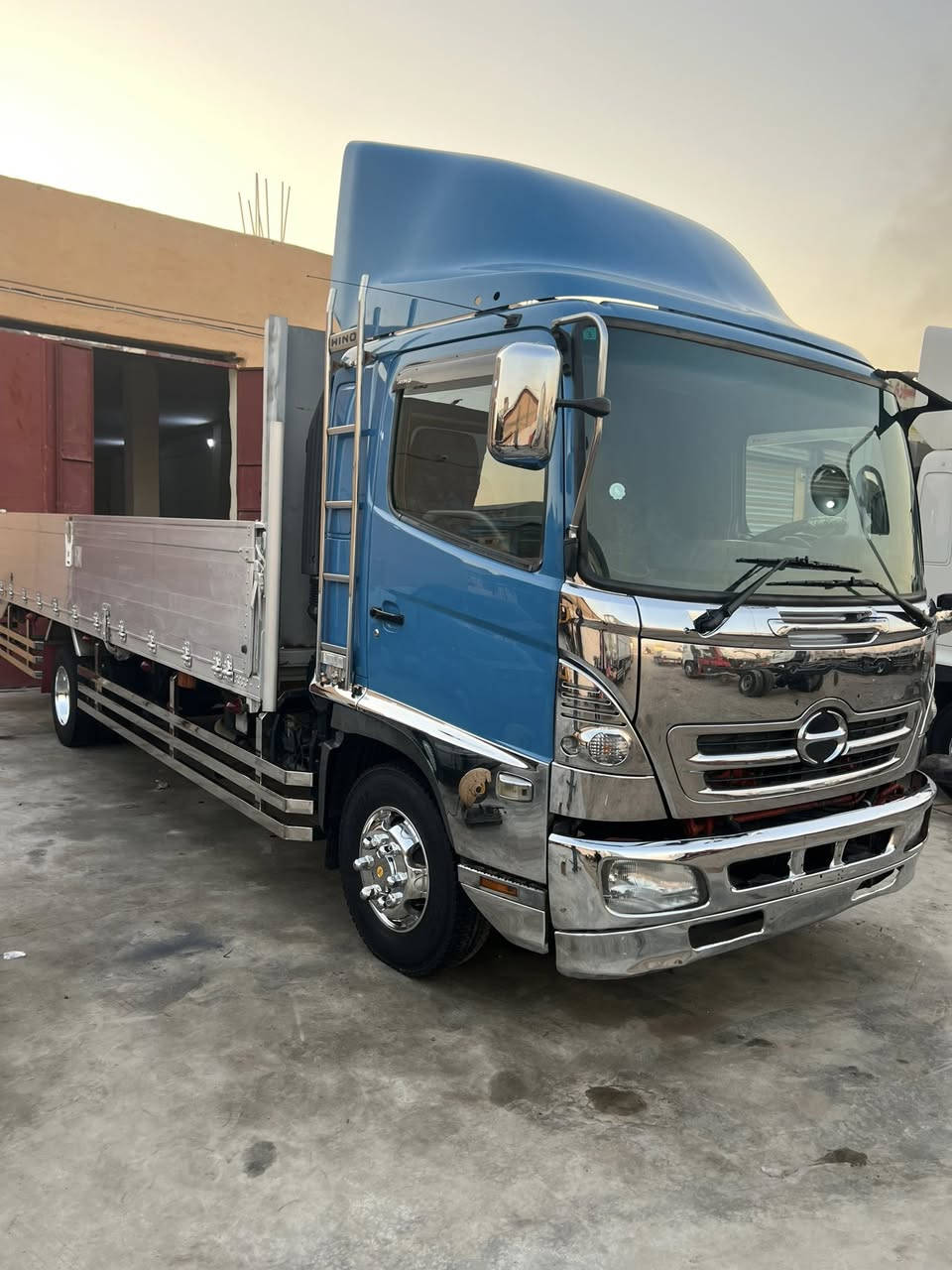 السلام عليكم سياره للبيع دخول جديد
موديل 2023رقم بغداد سته وربع شاصي عريض جوبلس مكين سته عادي العنوان واسط الصويرة ***********
