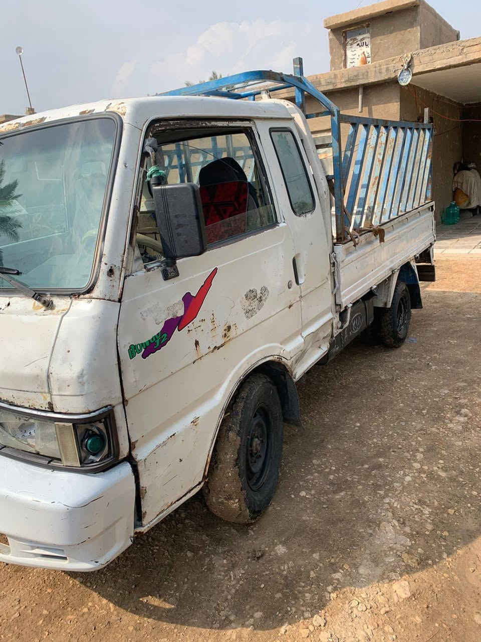 السلام عليكم كيه حمل للبيع مديل 94 محرك كير شاصي مكفول صدر وتيرات جدد ورقم نكليزي وسنويه جديده وتحويل ثاني يوم السعر 45 وبيه مجال المكان بابل قرب محطه جنه الفرات رقم الهاتف ***********
