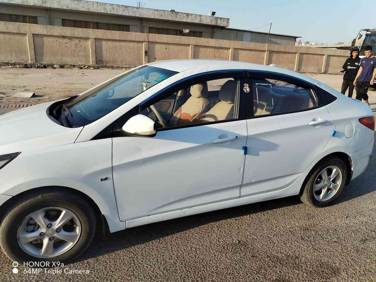 السلام عليكم سياره اكسنت خليجي محرك 1600 سياره بها جاملغ خلفي باقي السياره مكفوله من ماكينه من كير سياره باسمي بغداد السياره اي نقص ما بيها حداديه والكير وماكينه تخم تاير مكفوله ***********
