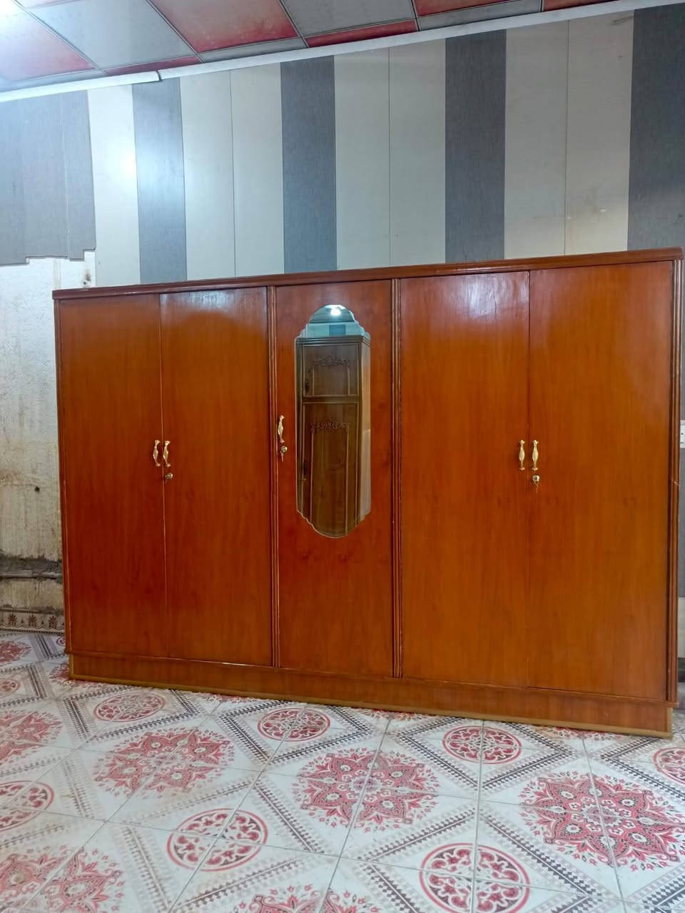 كنتور عراقي 5 أبواب تزكام عماره صاج 
العنوان ميسان حي العامل قرب صيدلية الشاكرين رقم الهاتف *********** 
السعر 175  قفل عمارة, ميسان
