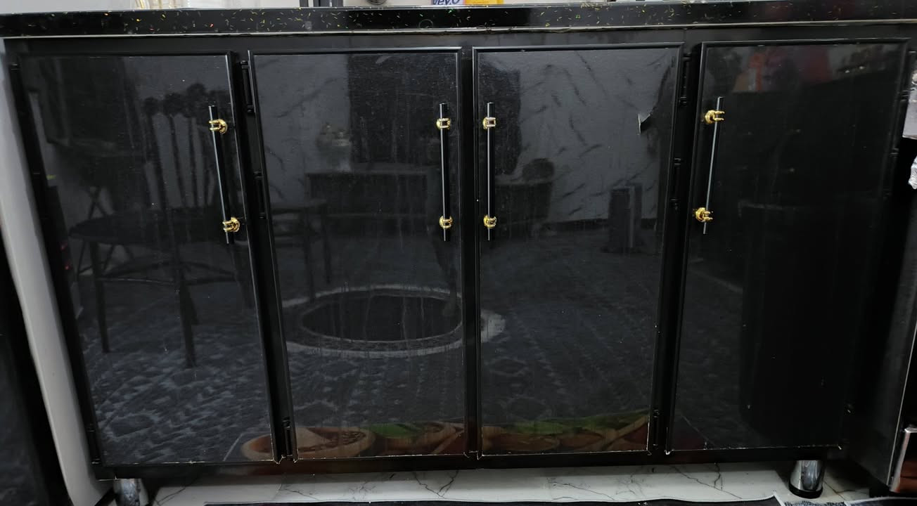 السلام عليكم كاونتر للبيع كاونتر هوه ملحق مالته 3امتار وسنك متر ونص استفسار هذا الرقم ‏‪***********‬‏
