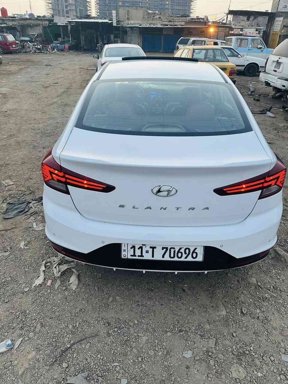 سلام عليكم
النتره خليجي 
موديل 2019 
موصفات فول 1علا 1
سونار موجود بل صور 
بصمه / فتحه / جلد لونين  / حساس امامي خلفي / مري شفط /كامره /ترحيب /بصمه جنطه /قطعتين تبريد /سياره جديده خير من الله 
السعر 150 وبيه مجال 
سياره بسمي رقم بغداد جديد 
عنوان كاظميه ***********
