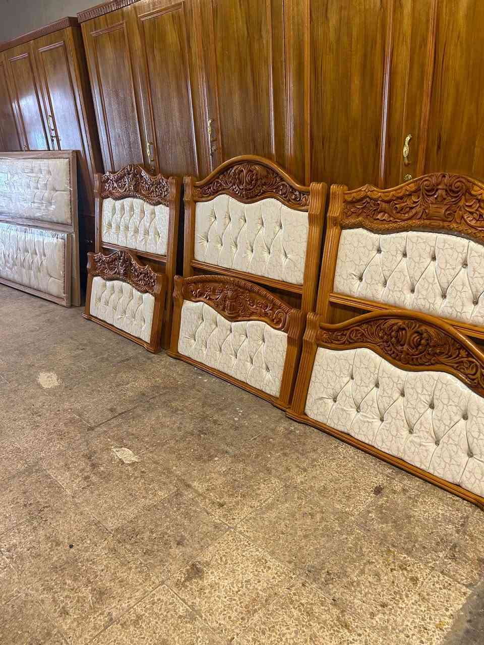 تخت زان للبيع جديد فصال حديث ⭕️⭕️
صاج زان مصري 👑⚜️فصال حديث جلد مخسف شغل توصي ثقيل مو تجاري
العرض متر الطول مترين 
للاستفسار الاتصال على الارقام
اسيا 📞(***********)
كورك📞  (***********)
عنواننا 
الحدباء معرض ابو حسون قرب مرطبات البحرين❄️⭕️⭕️
مستعدون شراء الغرف الصاج المستعمله والكناتير 👍🏻
