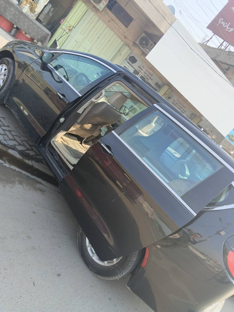 كرايسلر فيوجر2020 راكب. رقم السليمانية وكالة بأسمي تستلم وكالة وتروح تحول كبل  
 للبيع  أو مراوس بدوج رام تحكمات فول سلايت  حادثها بأمريكا الابواب السلايت  ومبدلات بلادي تجي تسوي سونار وتفحص. كشن  كهرباء محرك 6 سلندر  دبل بصمه   السيارة تشتغل  بانزين عادي مو محسن لان اني مسويلها البرنامج تشتغل عادي ومحسن السيارة يرادلها بس بوليش كير ماوس
السيارة  السعر    170$
*********** بغداد, العراق
